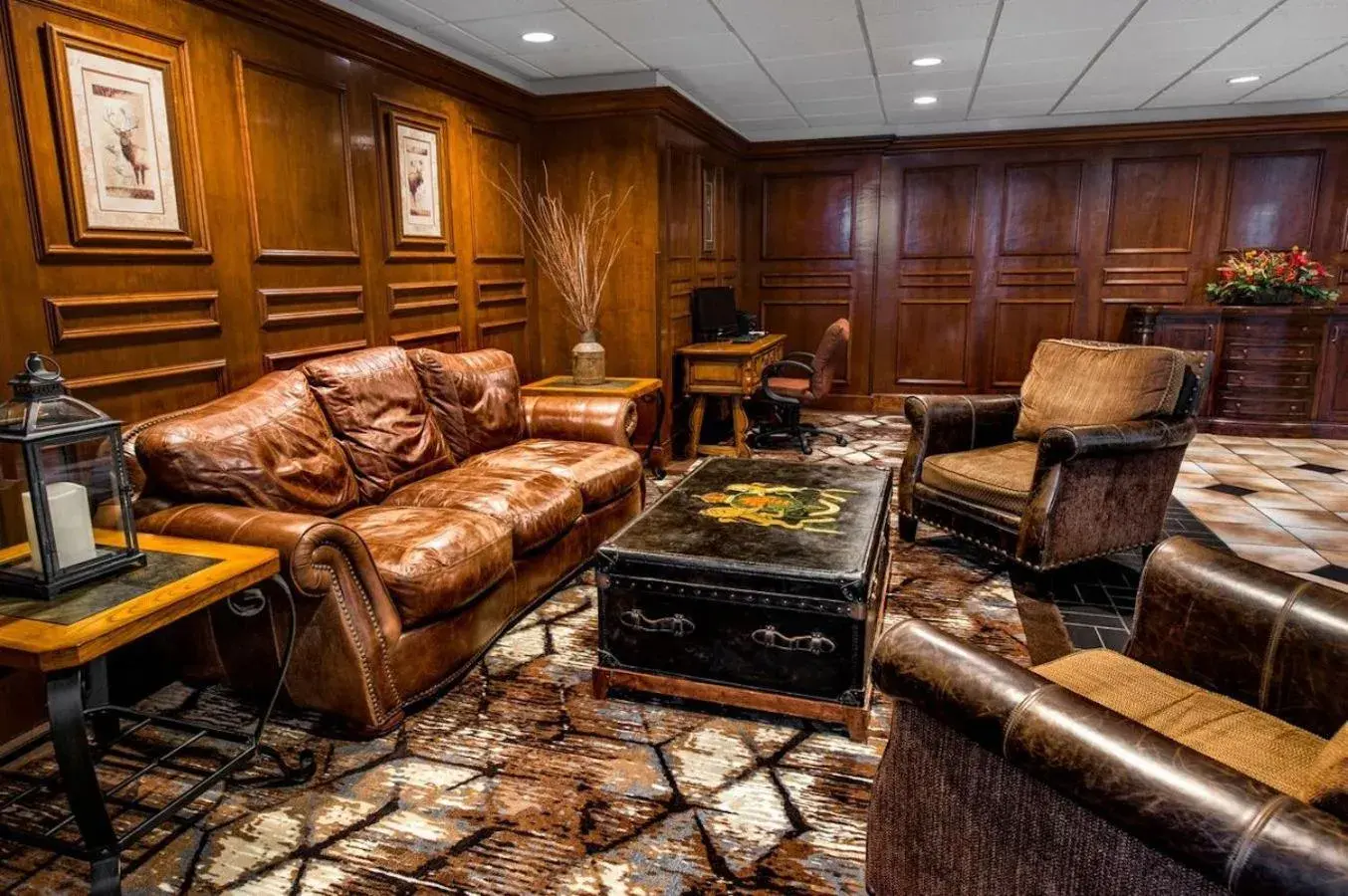 Seating area in Lodge Of The Ozarks