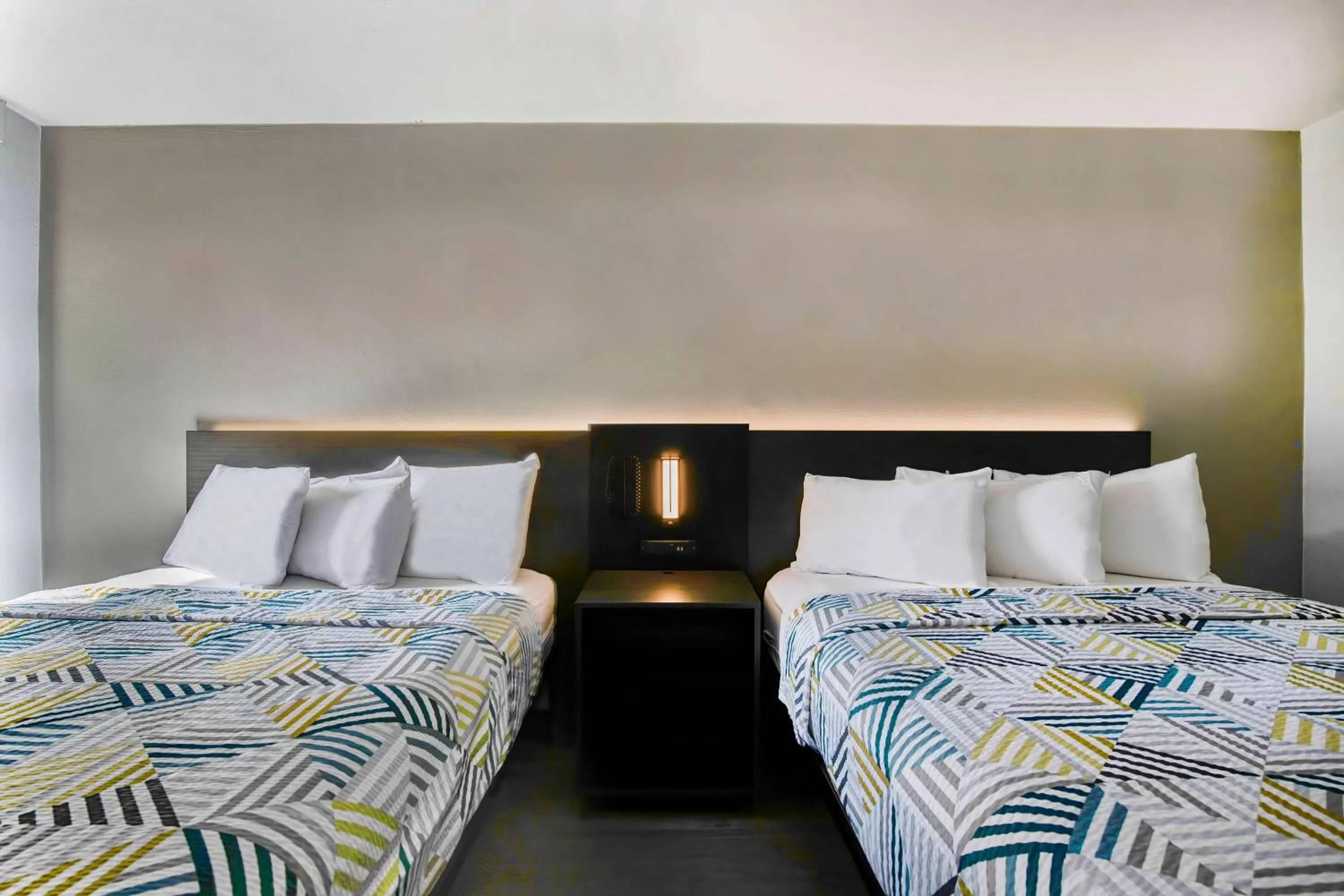 Bedroom, Bed in Motel 6 Atlanta, Ga - Midtown