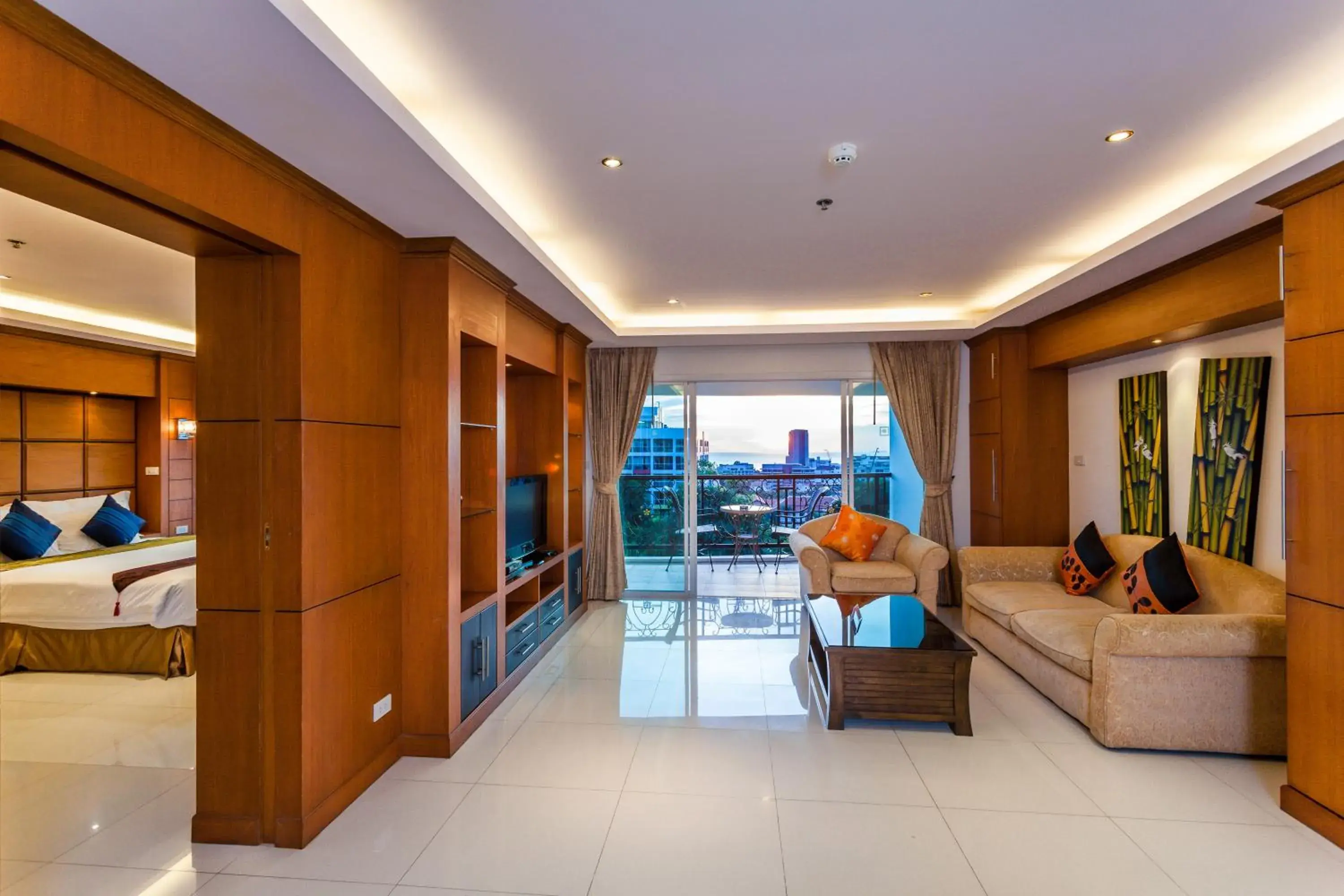 Communal lounge/ TV room, Seating Area in Tara Court Hotel