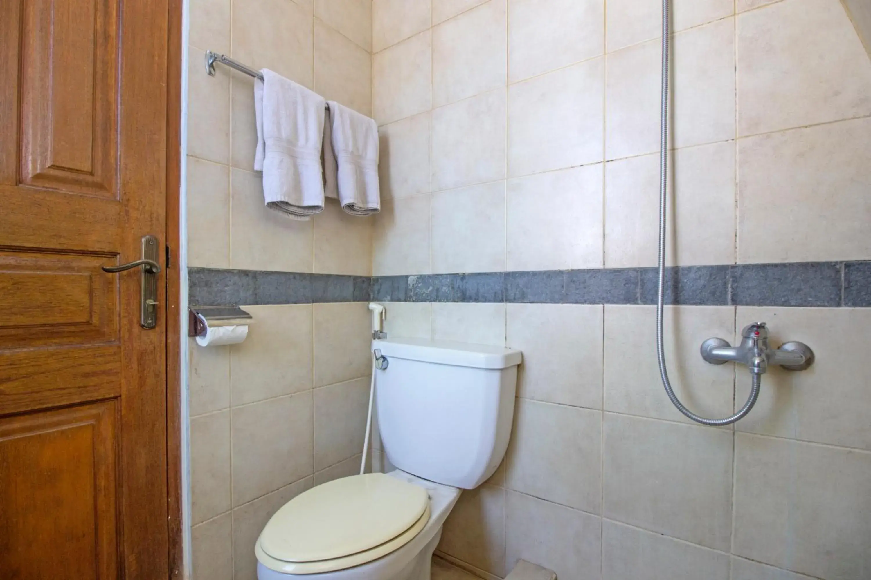 Bathroom in RedDoorz Plus near Parahyangan University