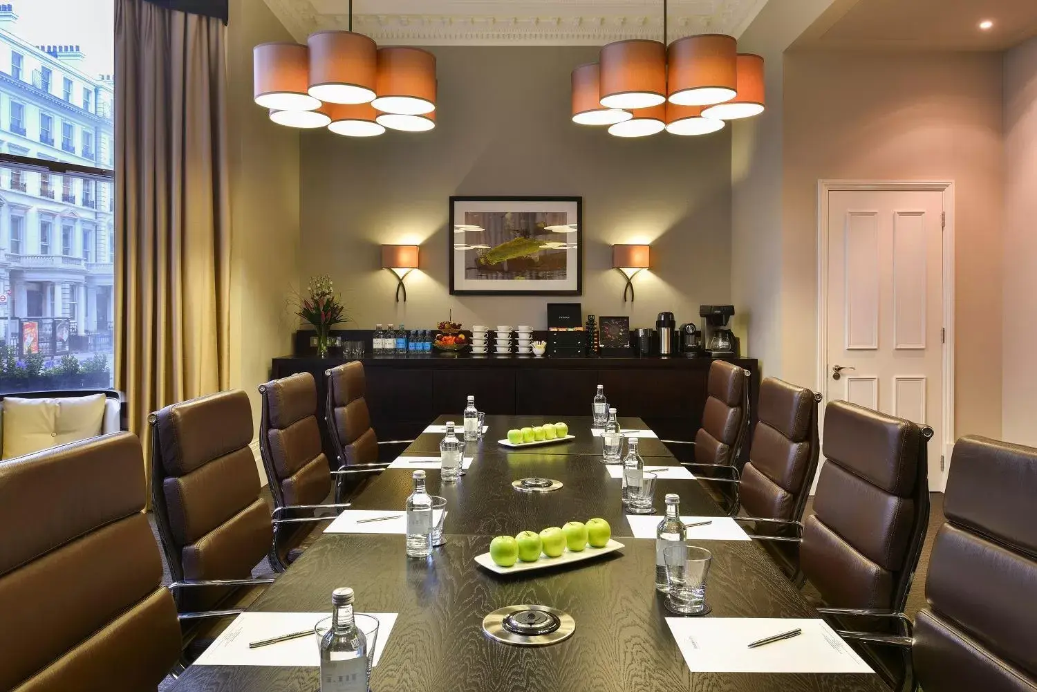 Lounge or bar in Fraser Suites Queens Gate Lounge or bar in Fraser Suites Queens Gate