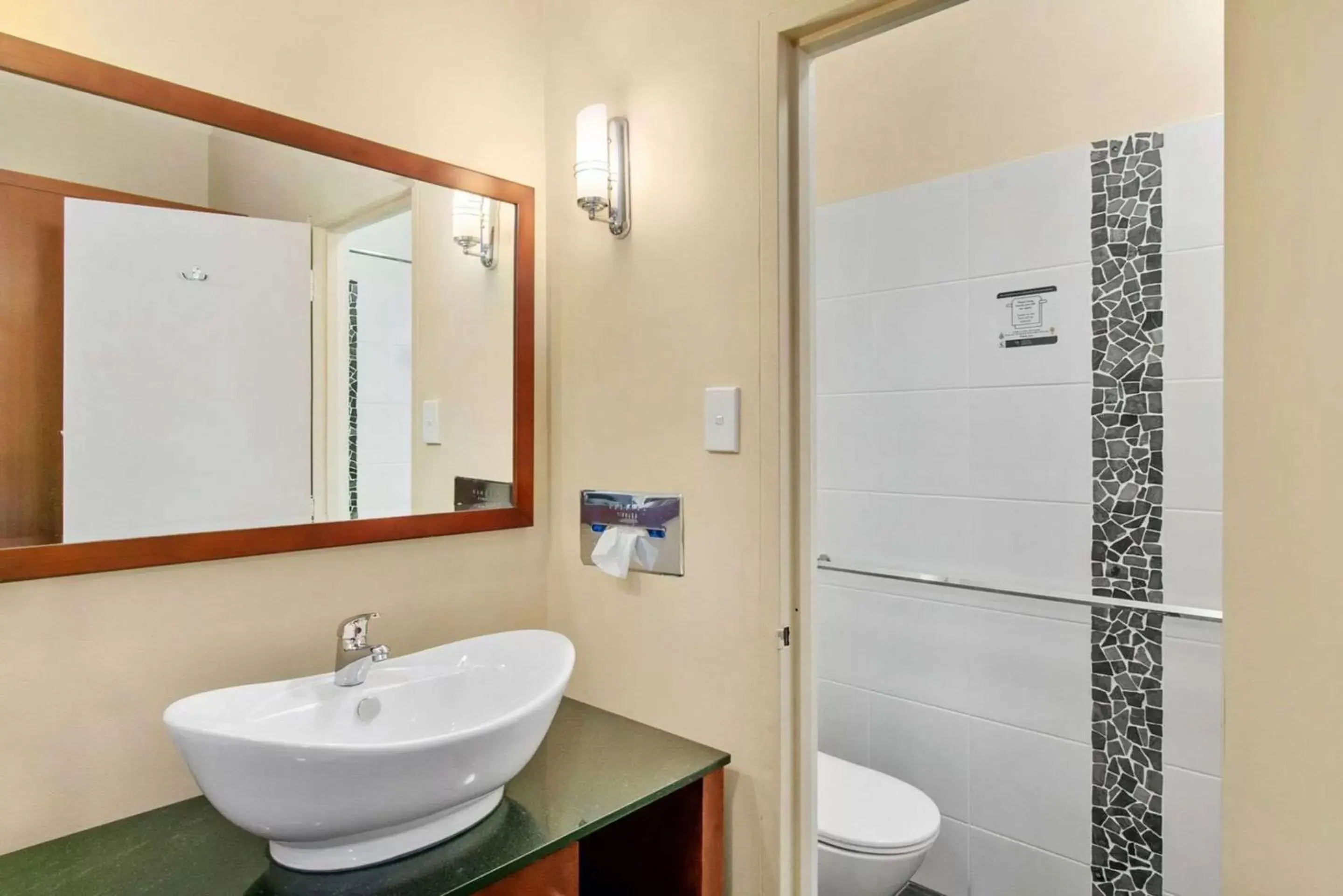 Bedroom, Bathroom in Comfort Inn Whyalla