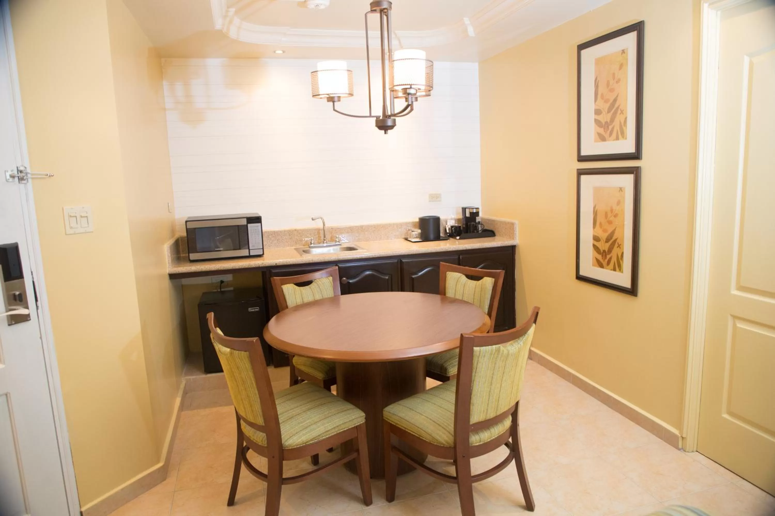 Dining area in Best Western El Dorado Panama Hotel