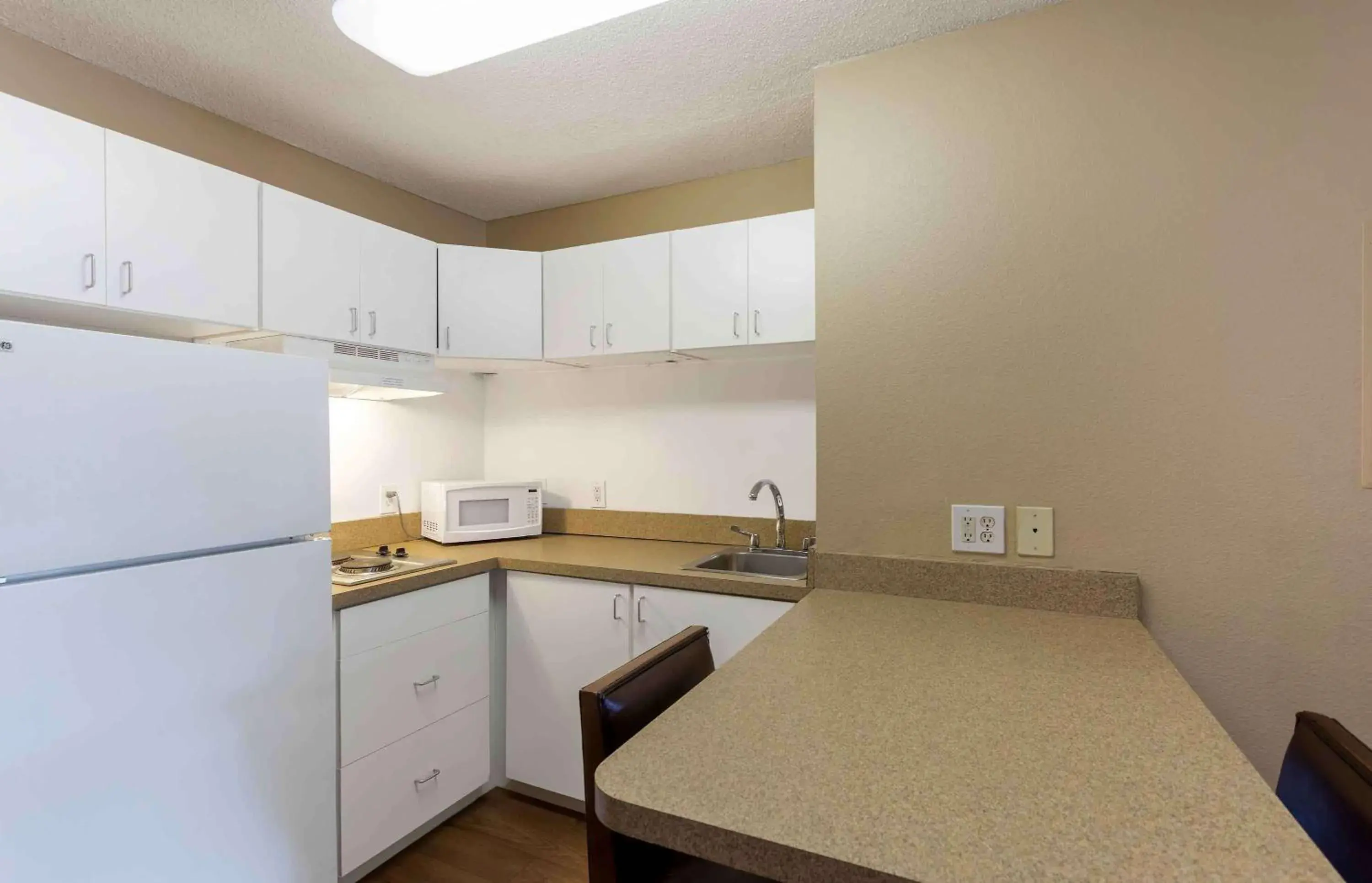 Bedroom, Kitchen/Kitchenette in Extended Stay America Suites - Memphis - Airport