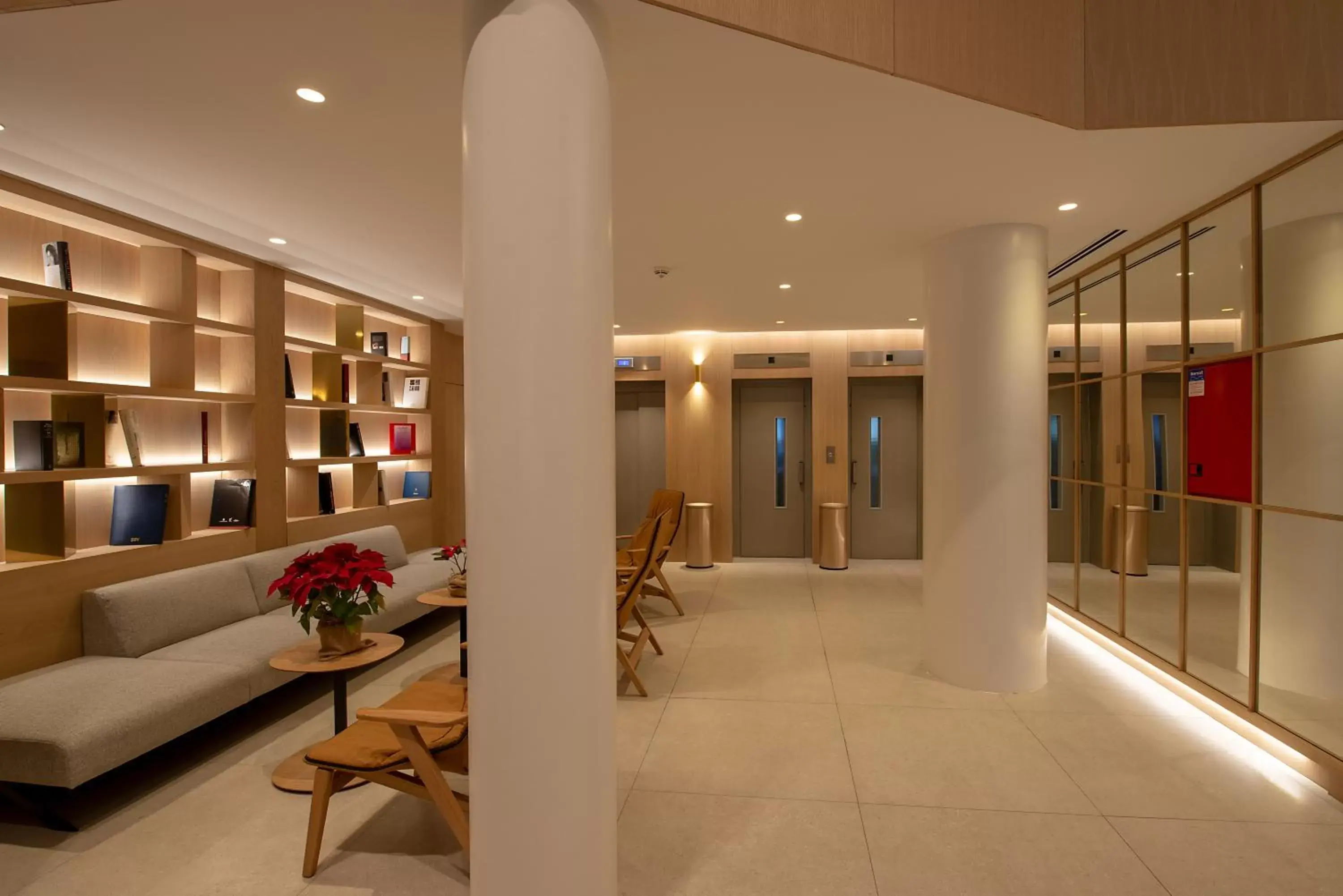 Lobby/Reception in Apartamentos Recoletos