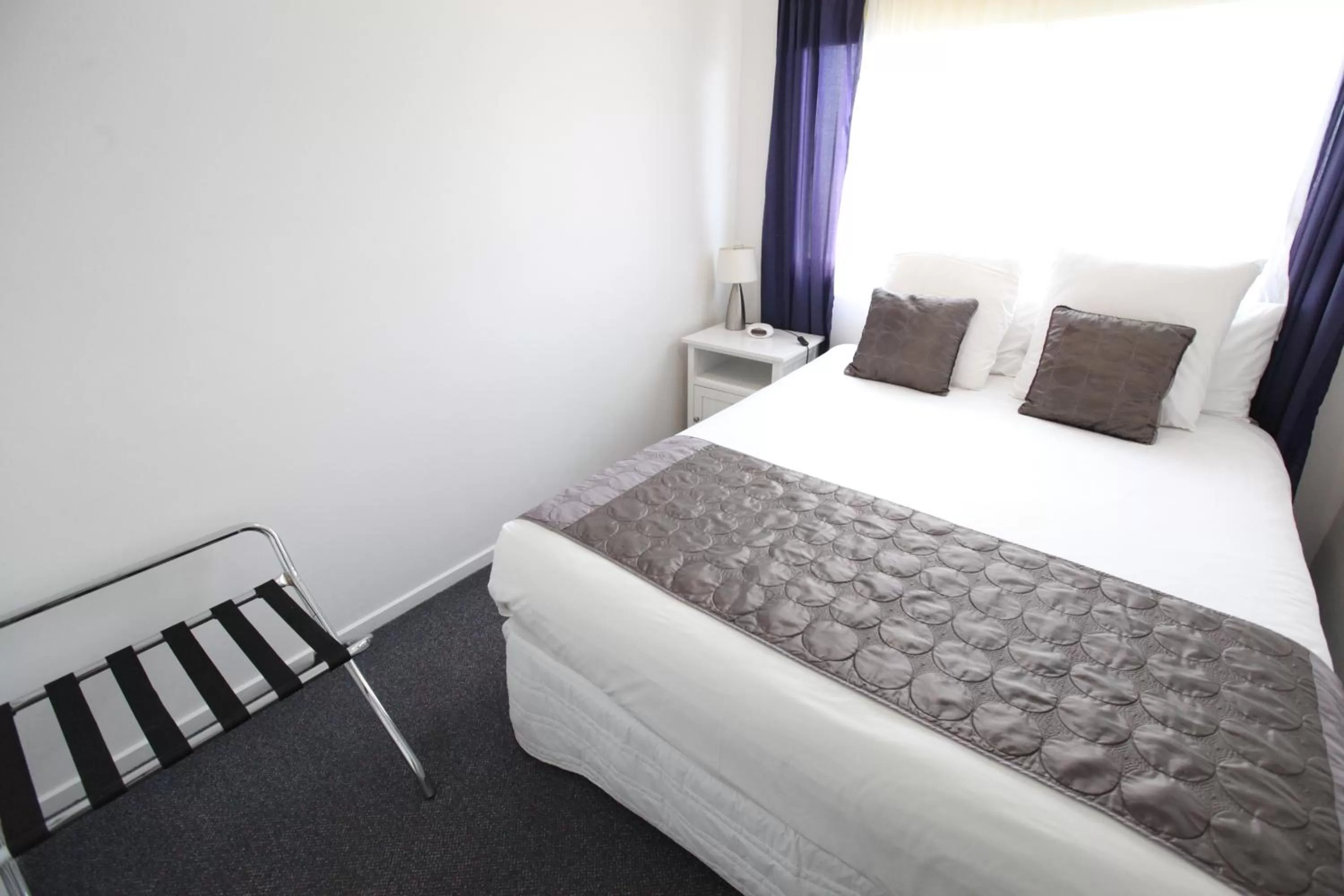 Bed in Mornington Motel