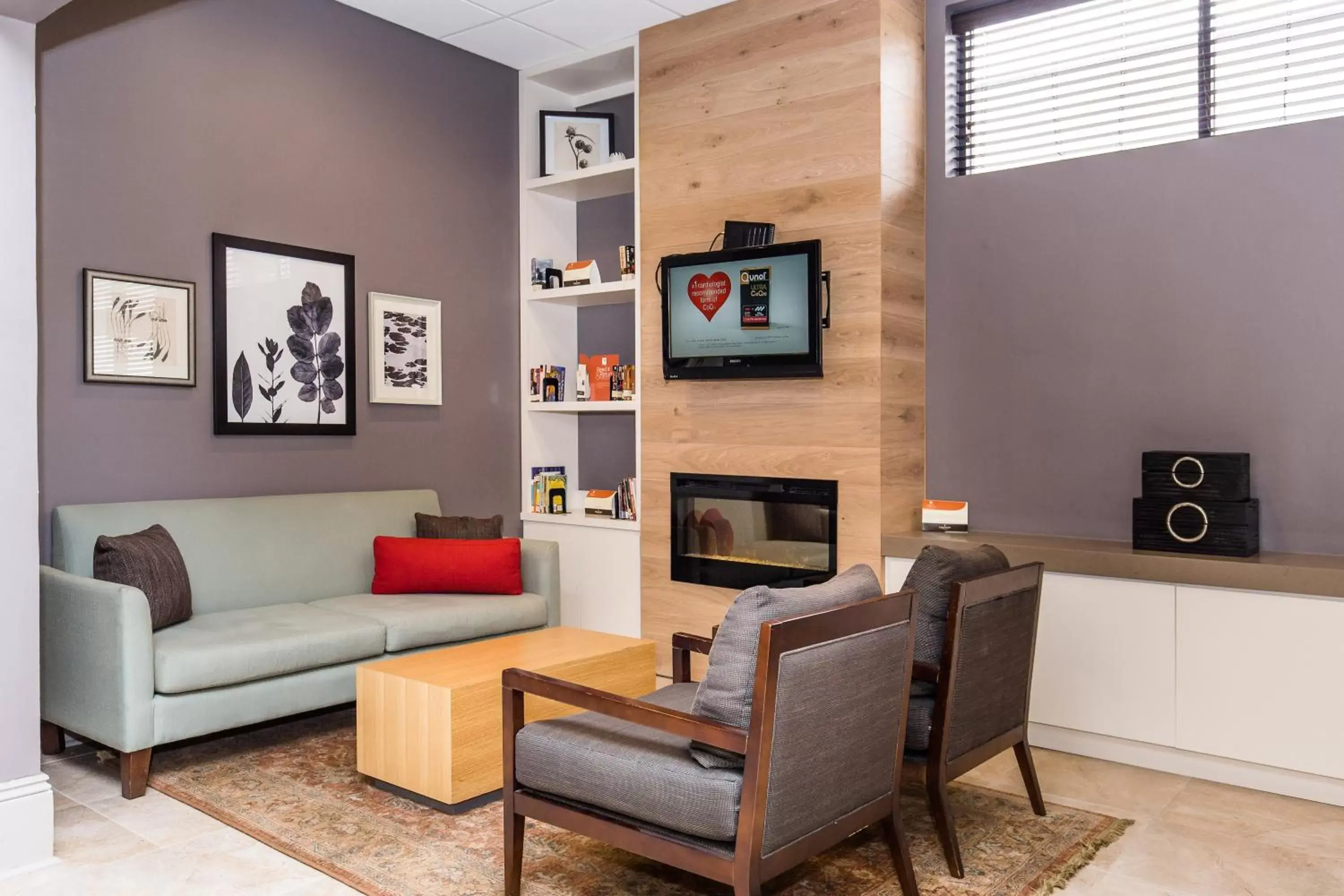 Communal lounge/ TV room, Seating Area in Country Inn & Suites by Radisson, Metairie (New Orleans), LA