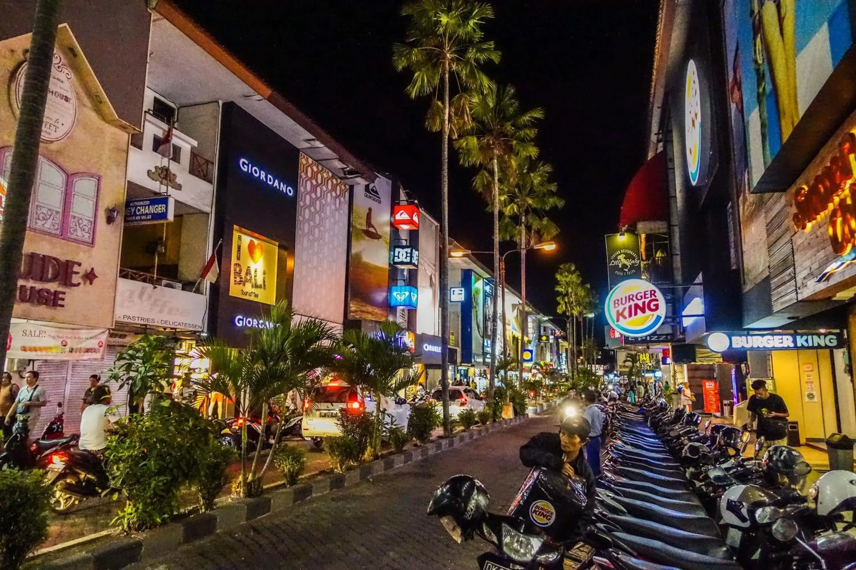 Shopping Area in Pondok Anyar Hotel