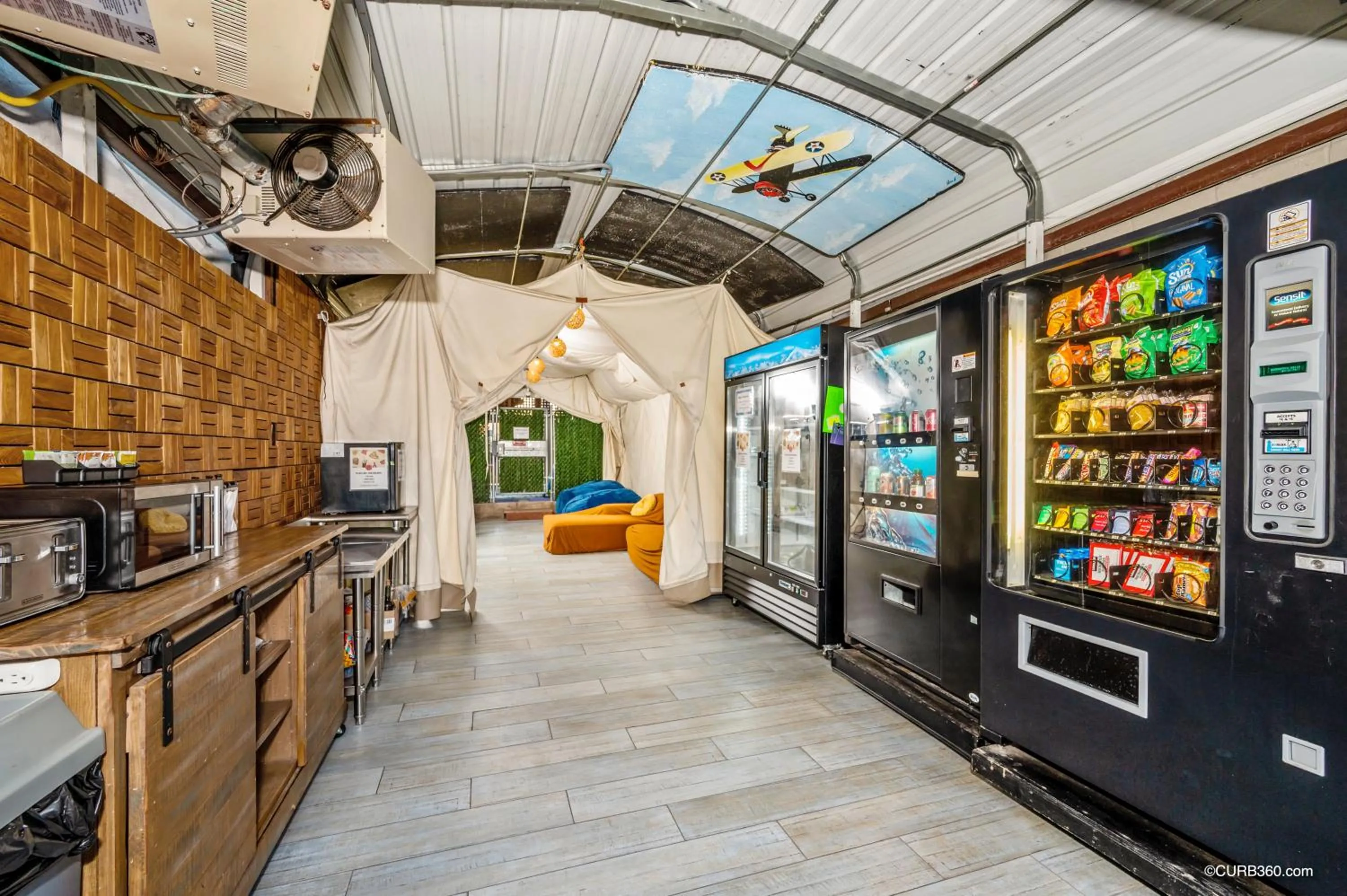 Food and drinks in Samesun Ocean Beach Hotel & Hostel