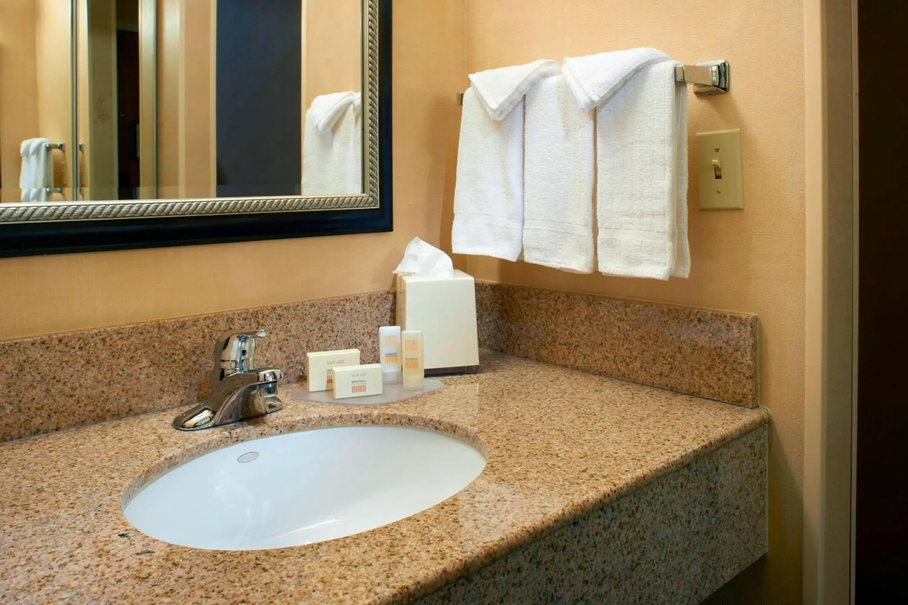 Bathroom in Courtyard by Marriott Chicago Waukegan / Gurnee