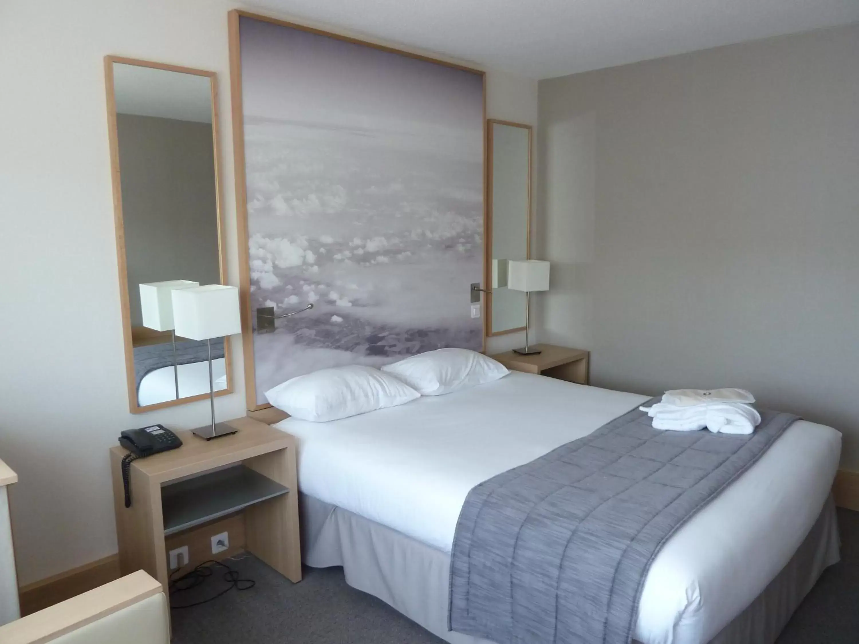 Photo of the whole room, Bed in Hotel Inn Paris CDG Airport - ex Best Western