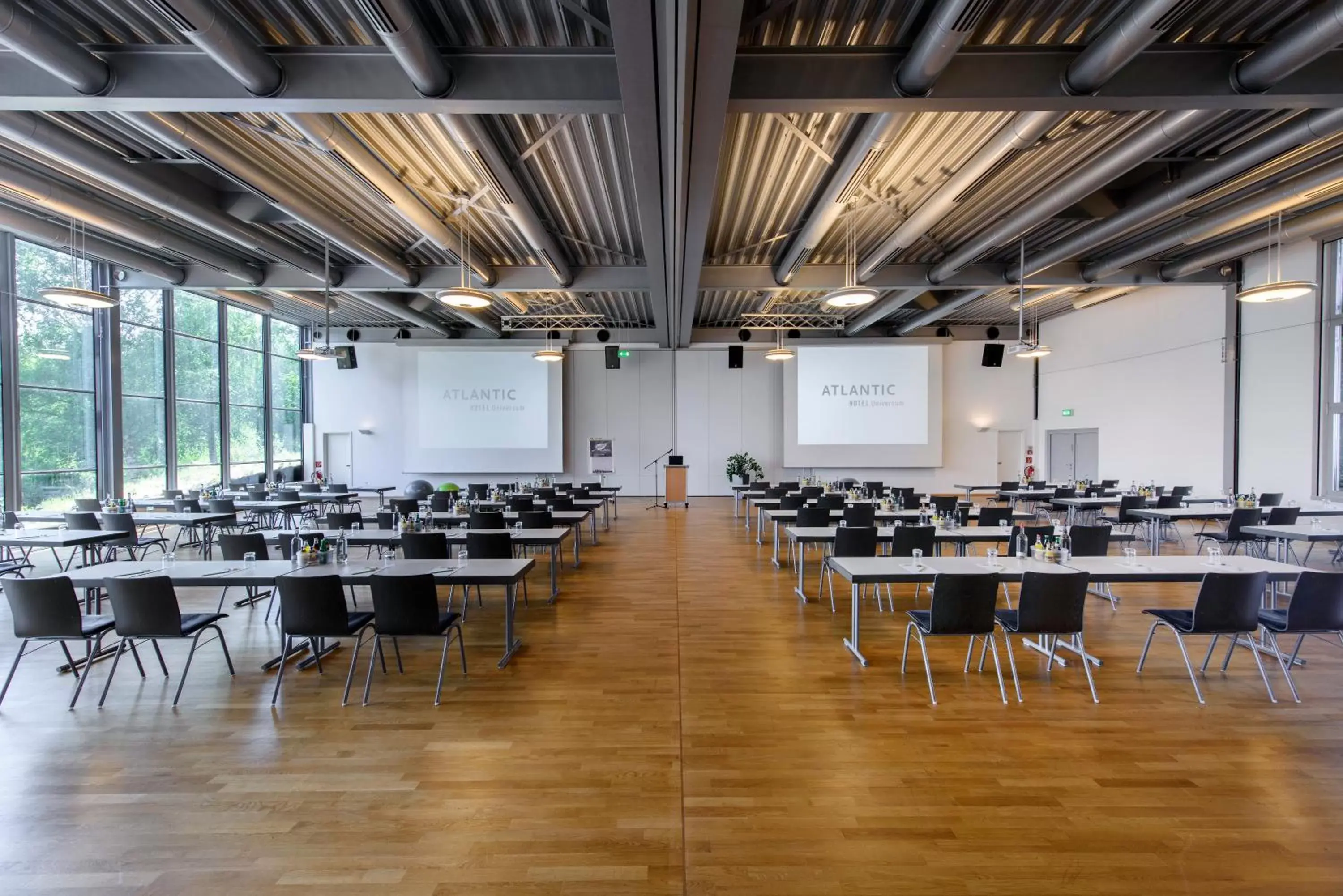 Meeting/conference room in Atlantic Hotel Universum