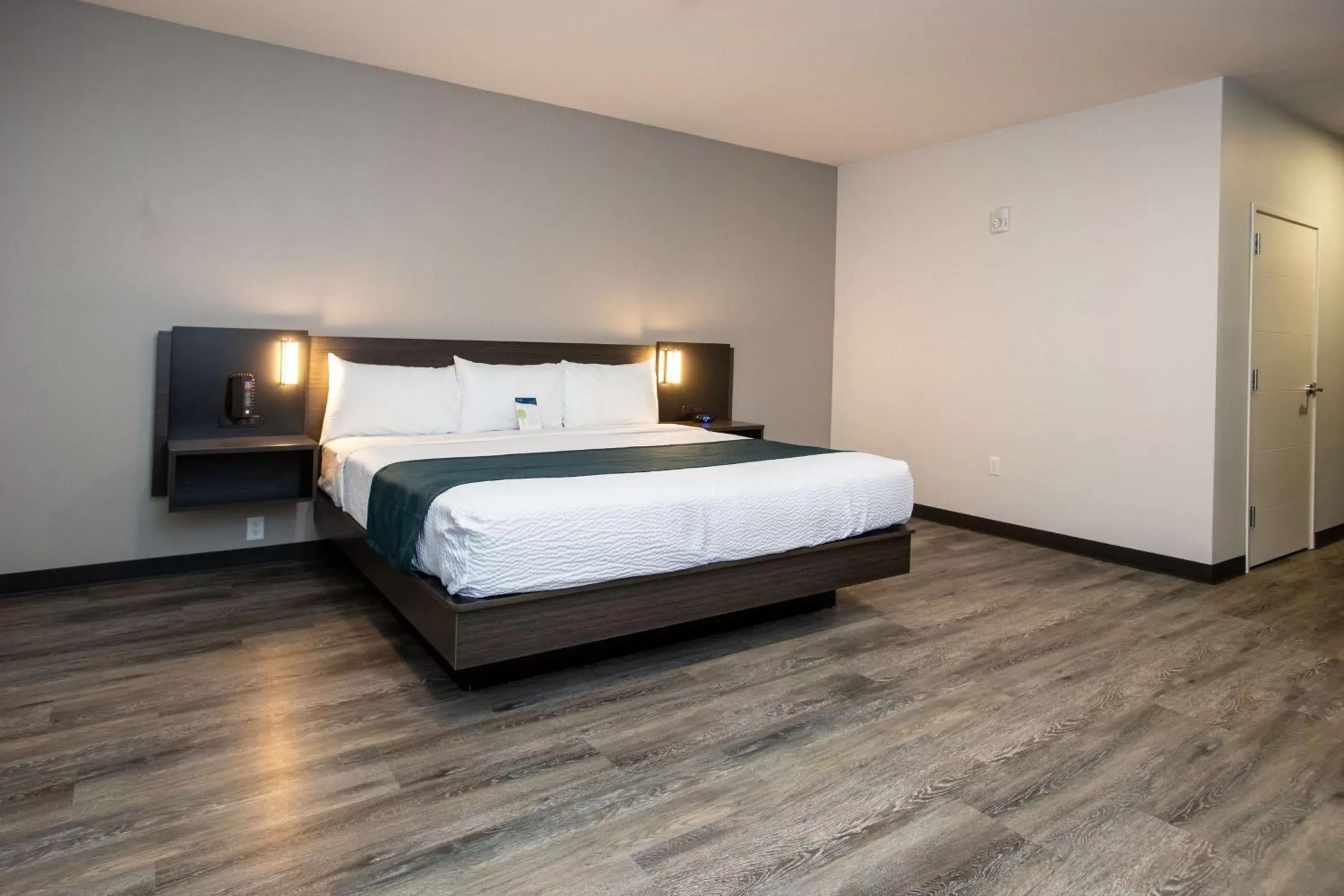 Bed in Studio 6 North Platte, NE - East Bed in Studio 6 North Platte, NE - East