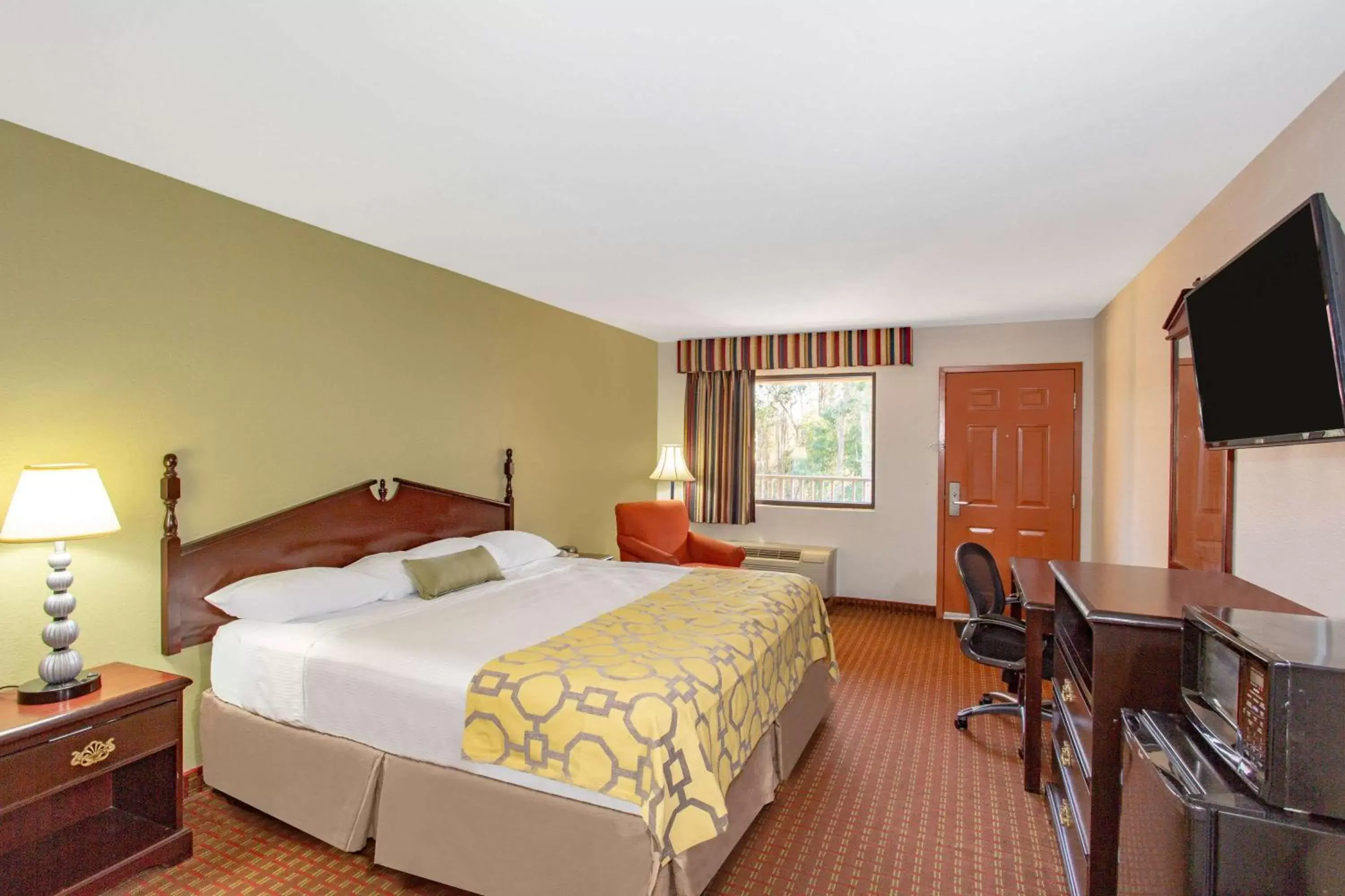 Photo of the whole room in Baymont by Wyndham Midway Tallahassee
