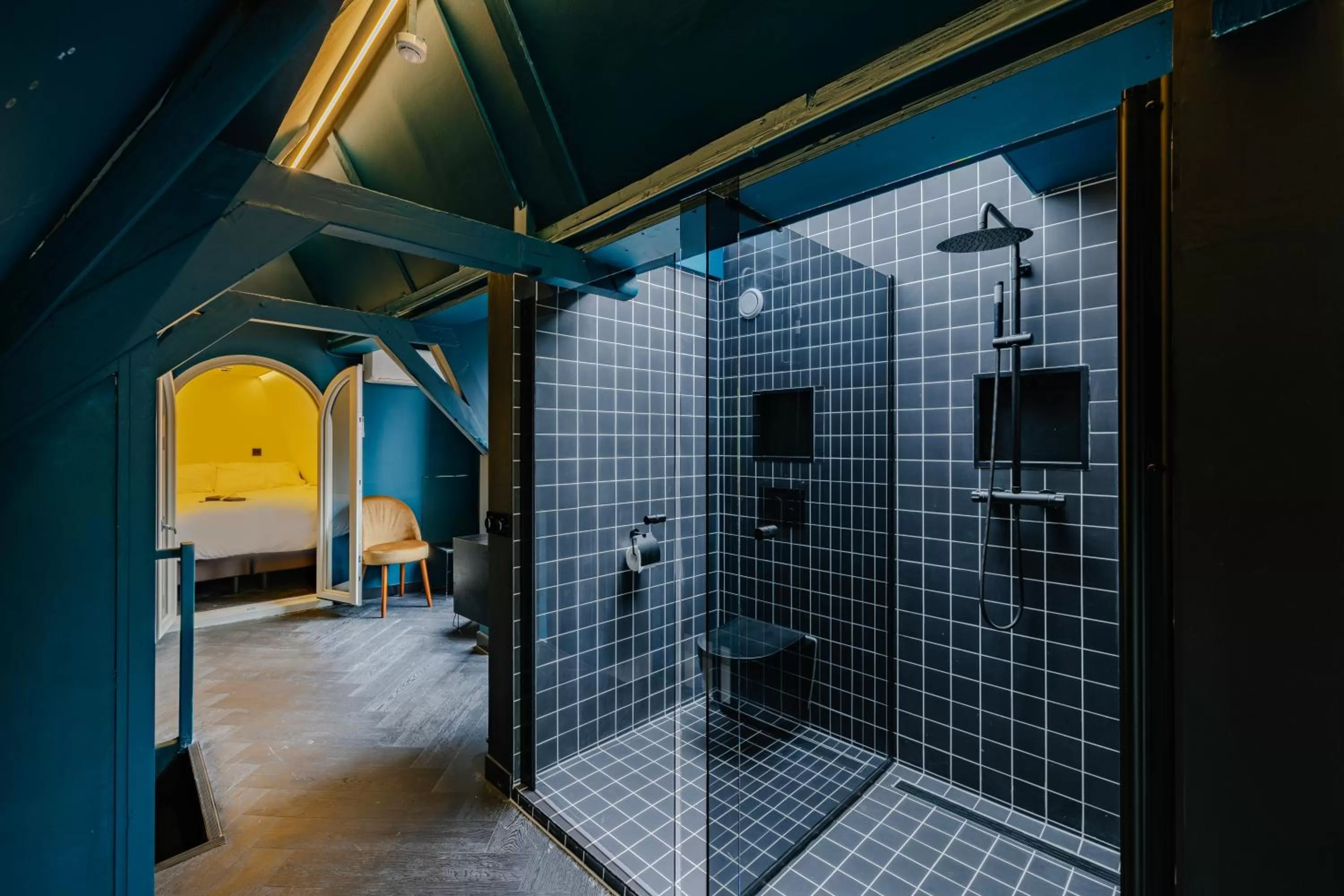 Shower in SUPPER Hotel