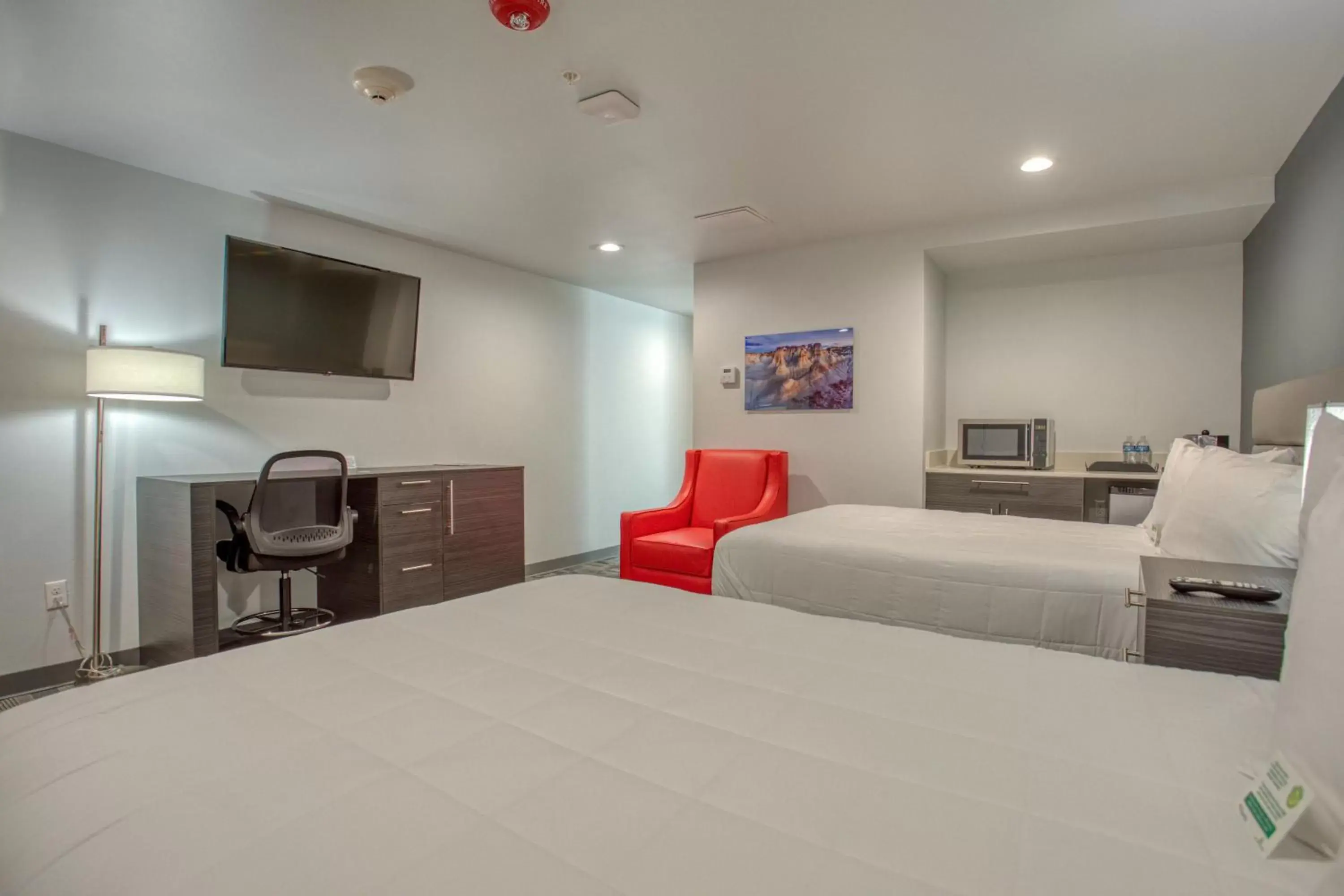 Bedroom, Bed in Post Time Inn Bedroom, Bed in Post Time Inn