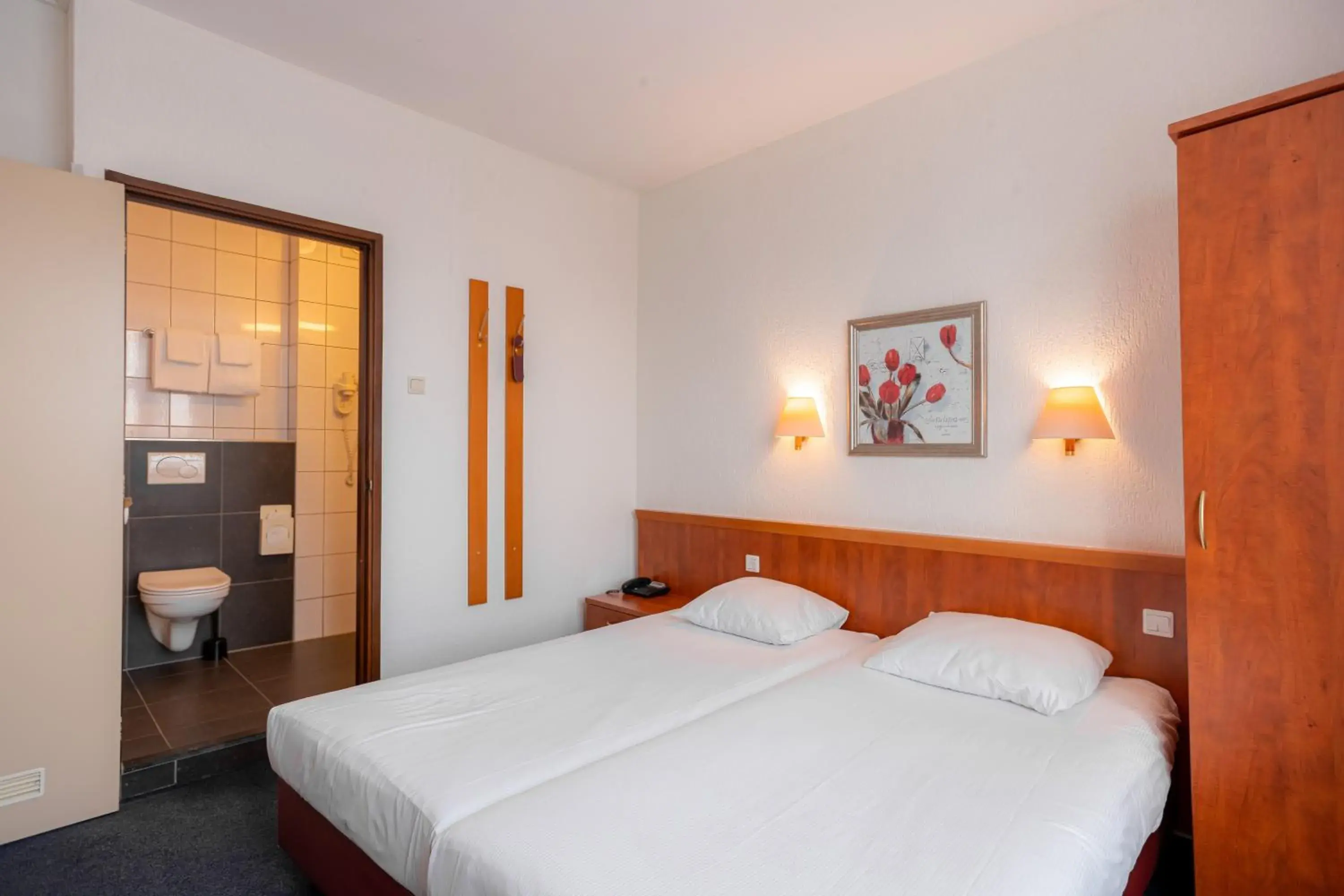 Photo of the whole room, Bed in Owl Hotel Photo of the whole room, Bed in Owl Hotel