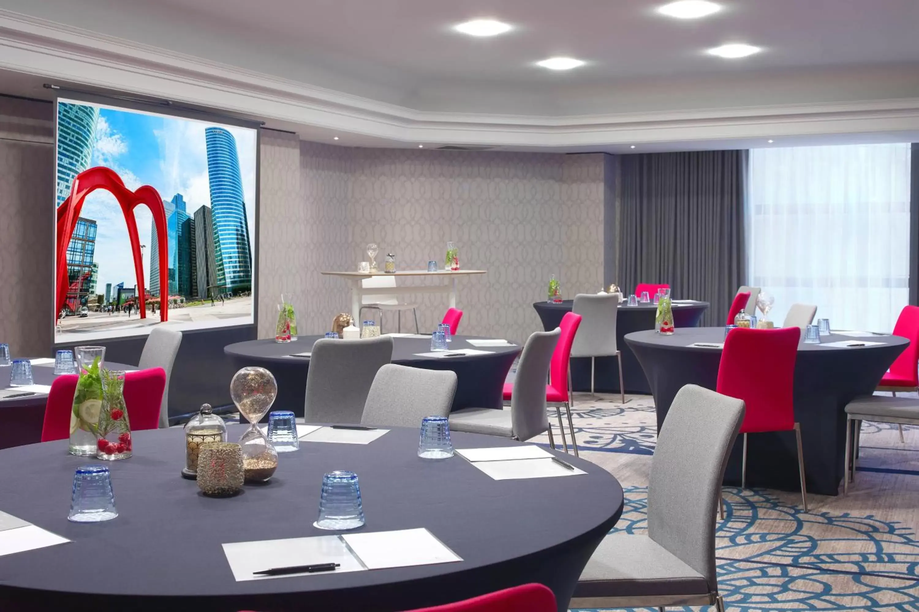 Meeting/conference room, Restaurant/Places to Eat in Renaissance Paris La Defense Hotel