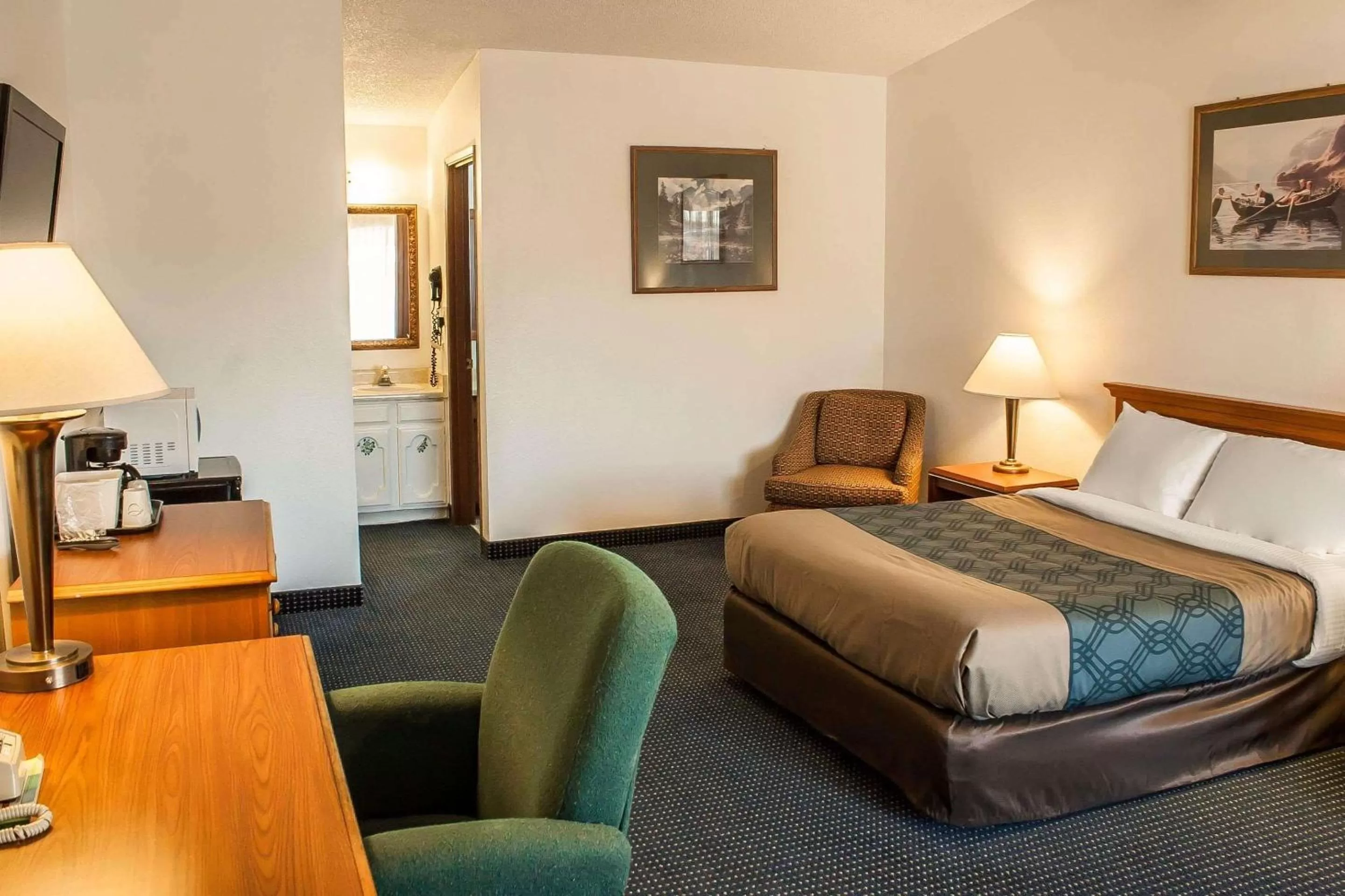 Photo of the whole room in Econo Lodge Inn & Suites Hoquiam