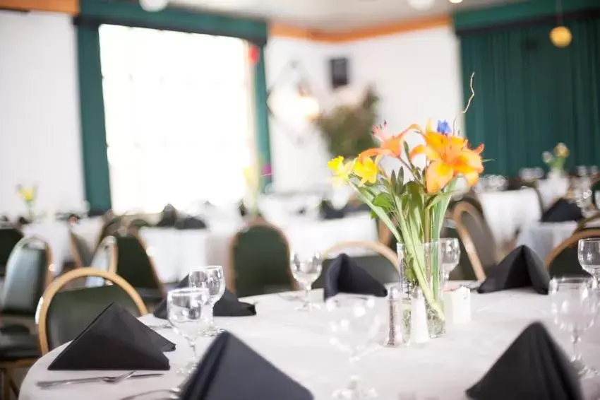 Banquet/Function facilities, Restaurant/Places to Eat in Grouse Mountain Lodge