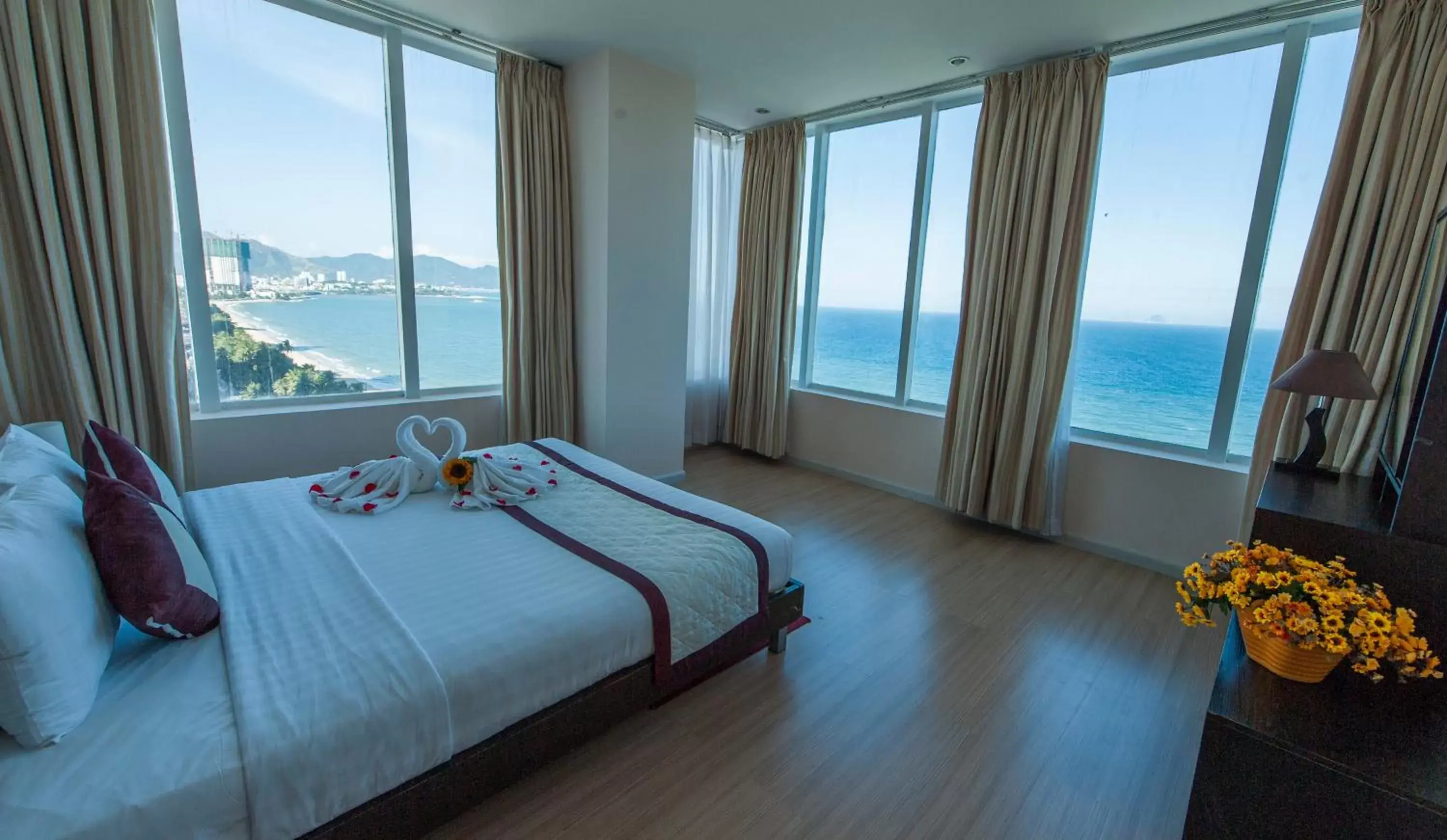 Bed, Sea View in Nha Trang Lodge Hotel