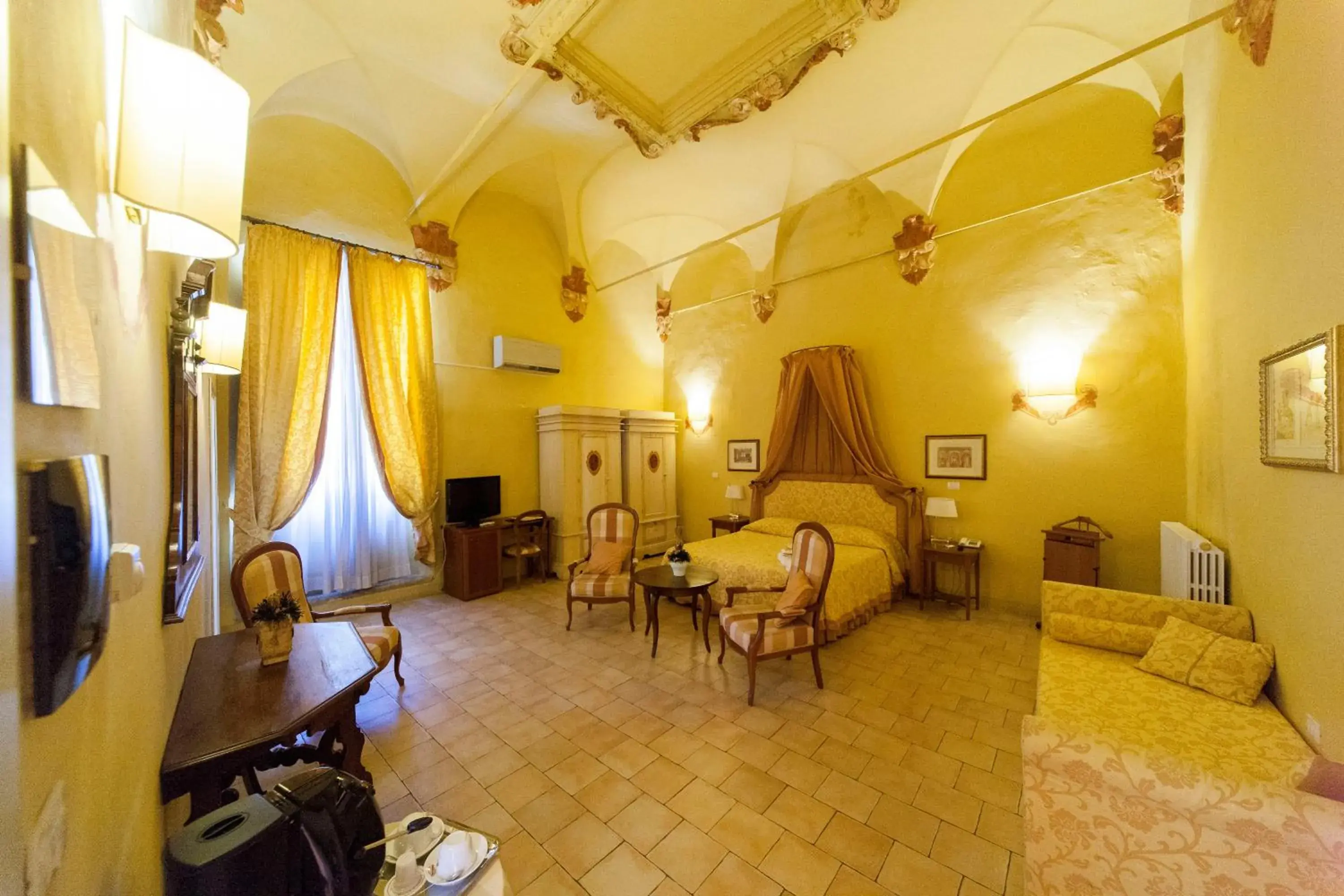 Photo of the whole room, Seating Area in Palazzo Guiderocchi