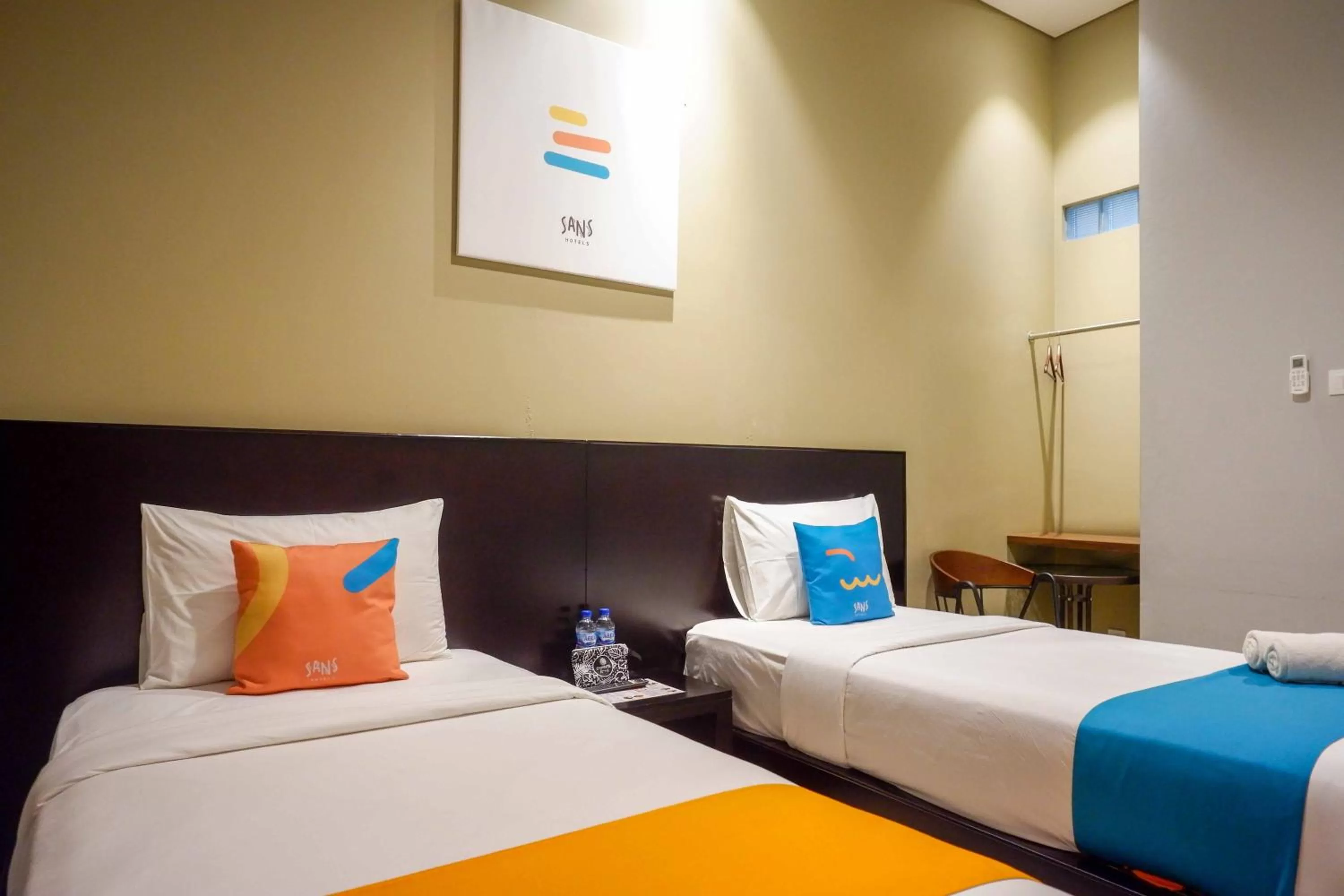 Bedroom, Bed in Sans Hotel Empress Simpang Lima