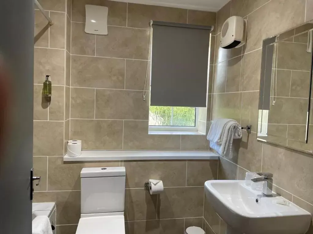 Toilet, Bathroom in Best Western Claydon Hotel