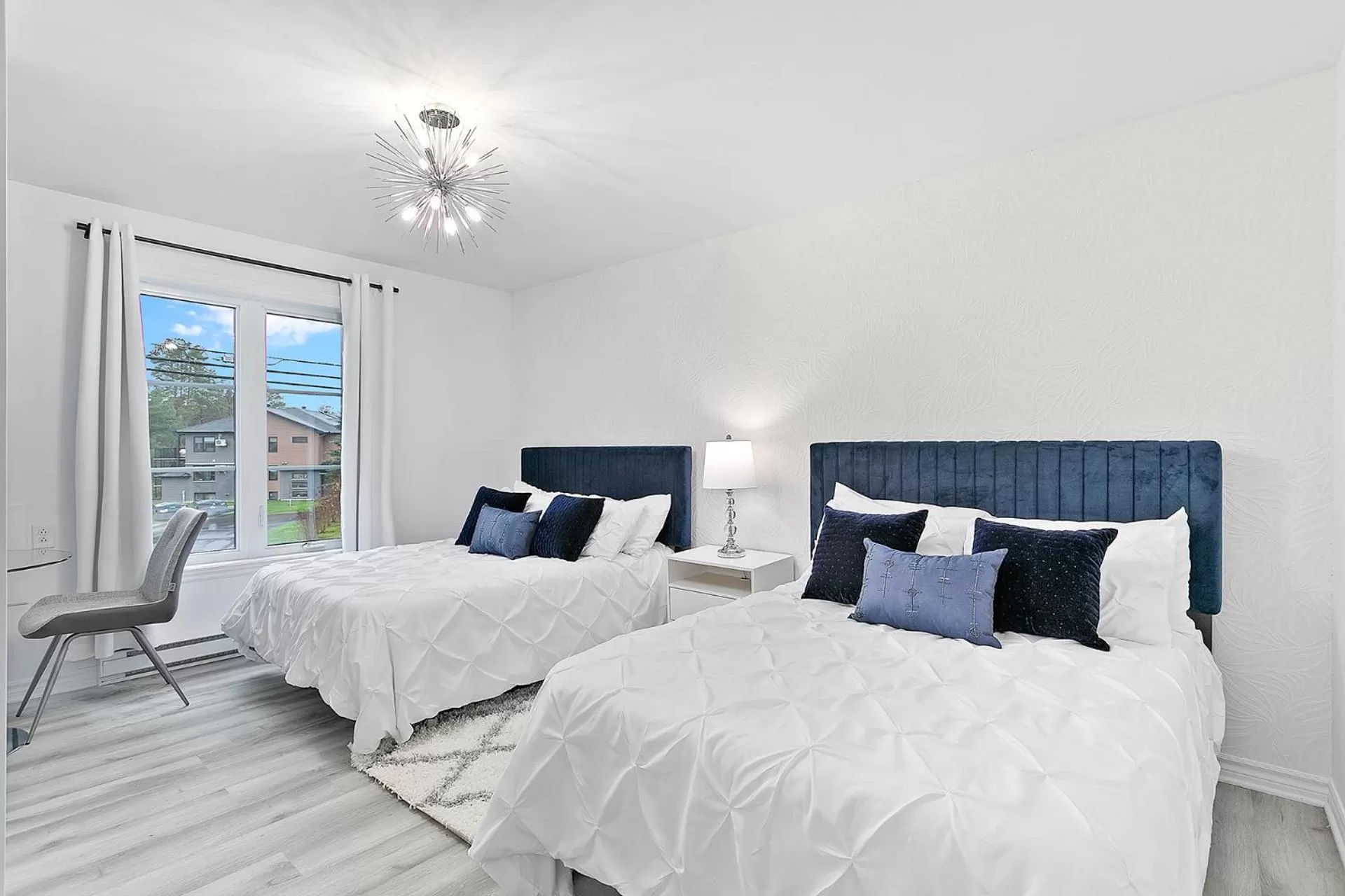 Photo of the whole room, Bed in Le 900 Tremblant Inn Café and Bistro