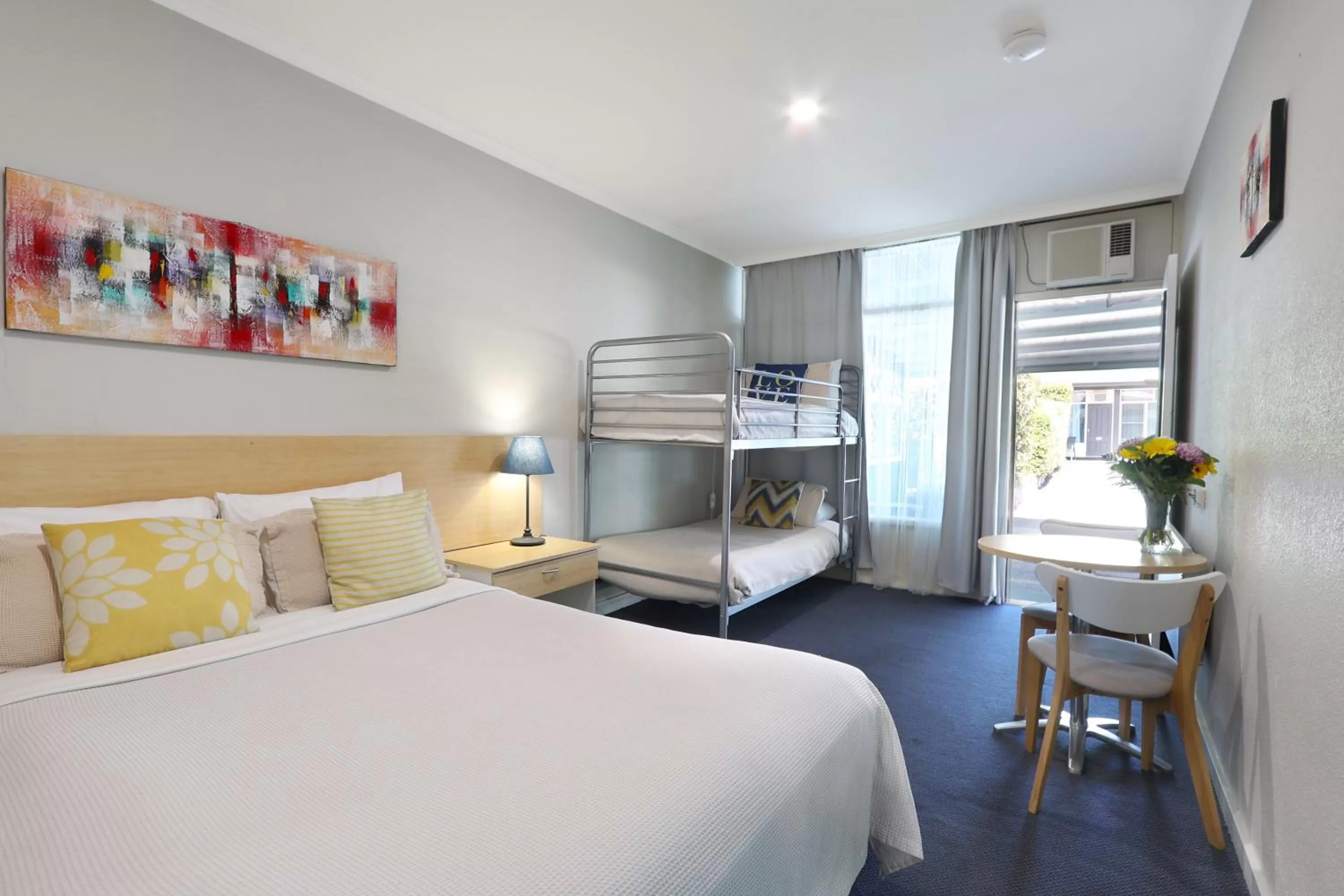 Bedroom, Bed in Nebula Motel