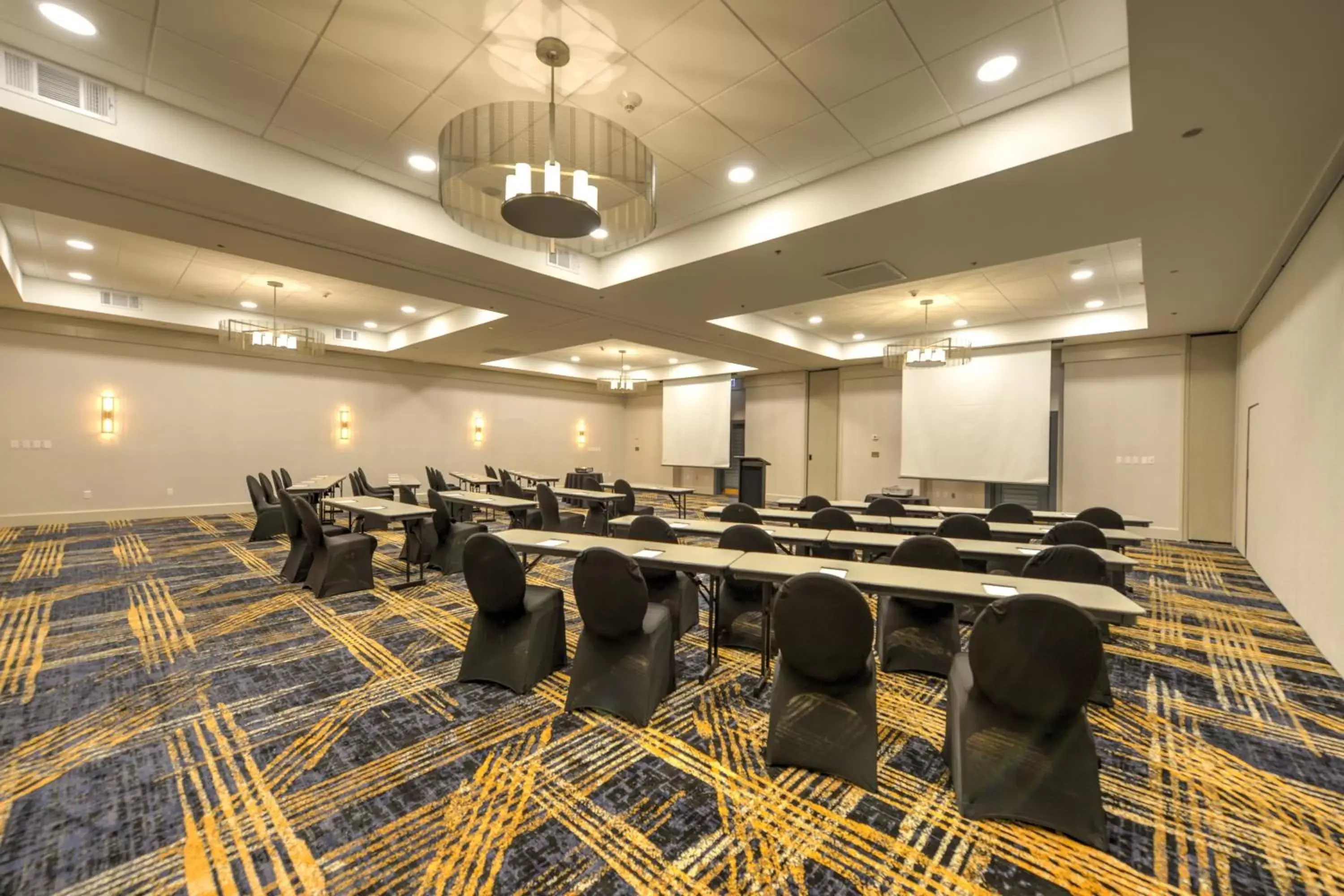 Meeting/conference room in Crowne Plaza Jacksonville Airport, an IHG Hotel