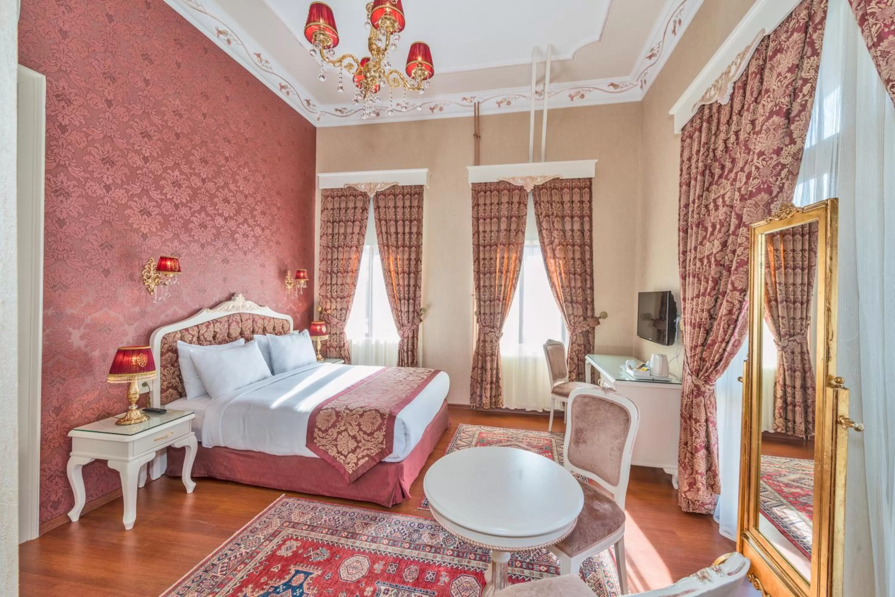 Photo of the whole room, Bed in Enderun Hotel Istanbul