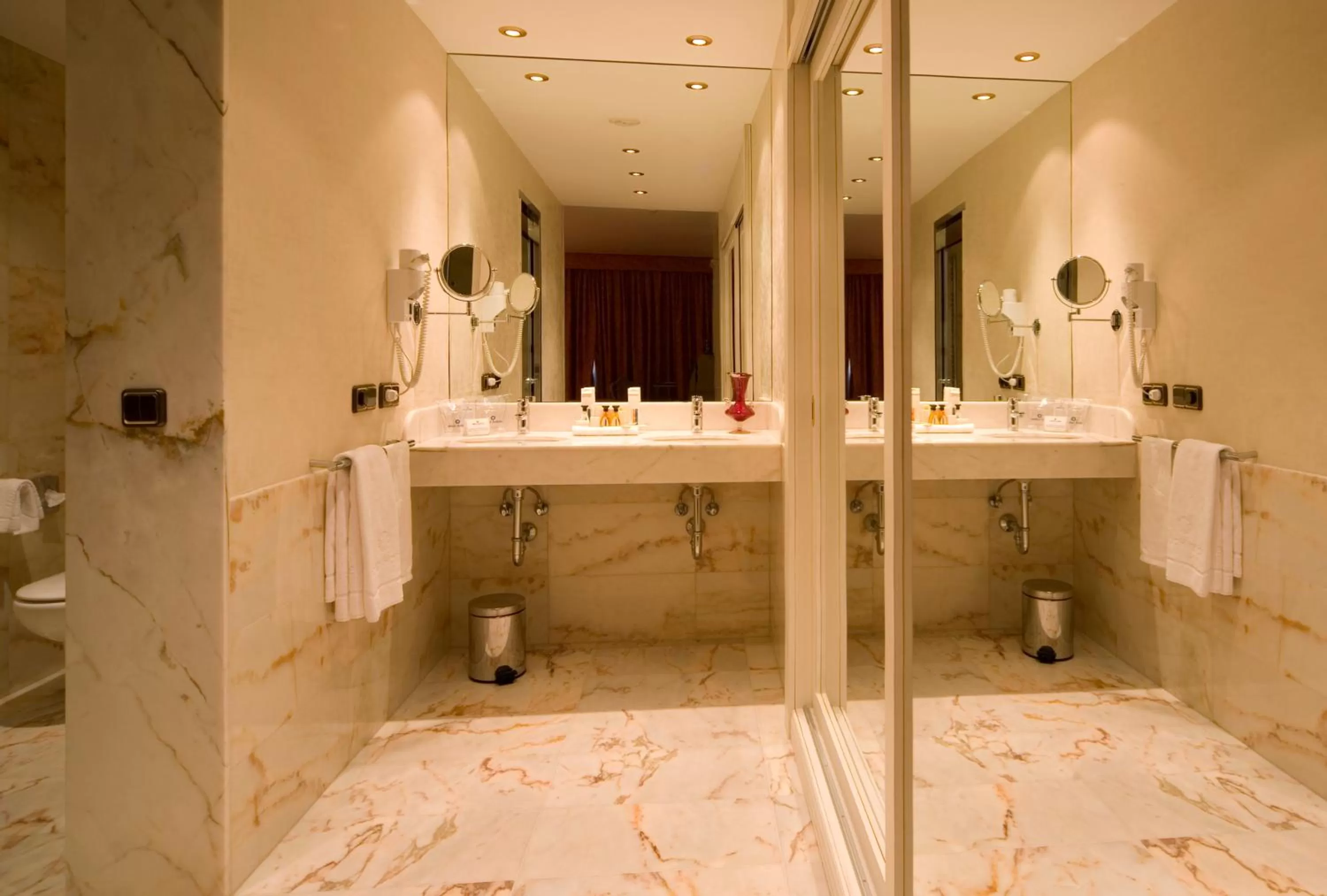 Bathroom in Best Western Premier CMC Girona