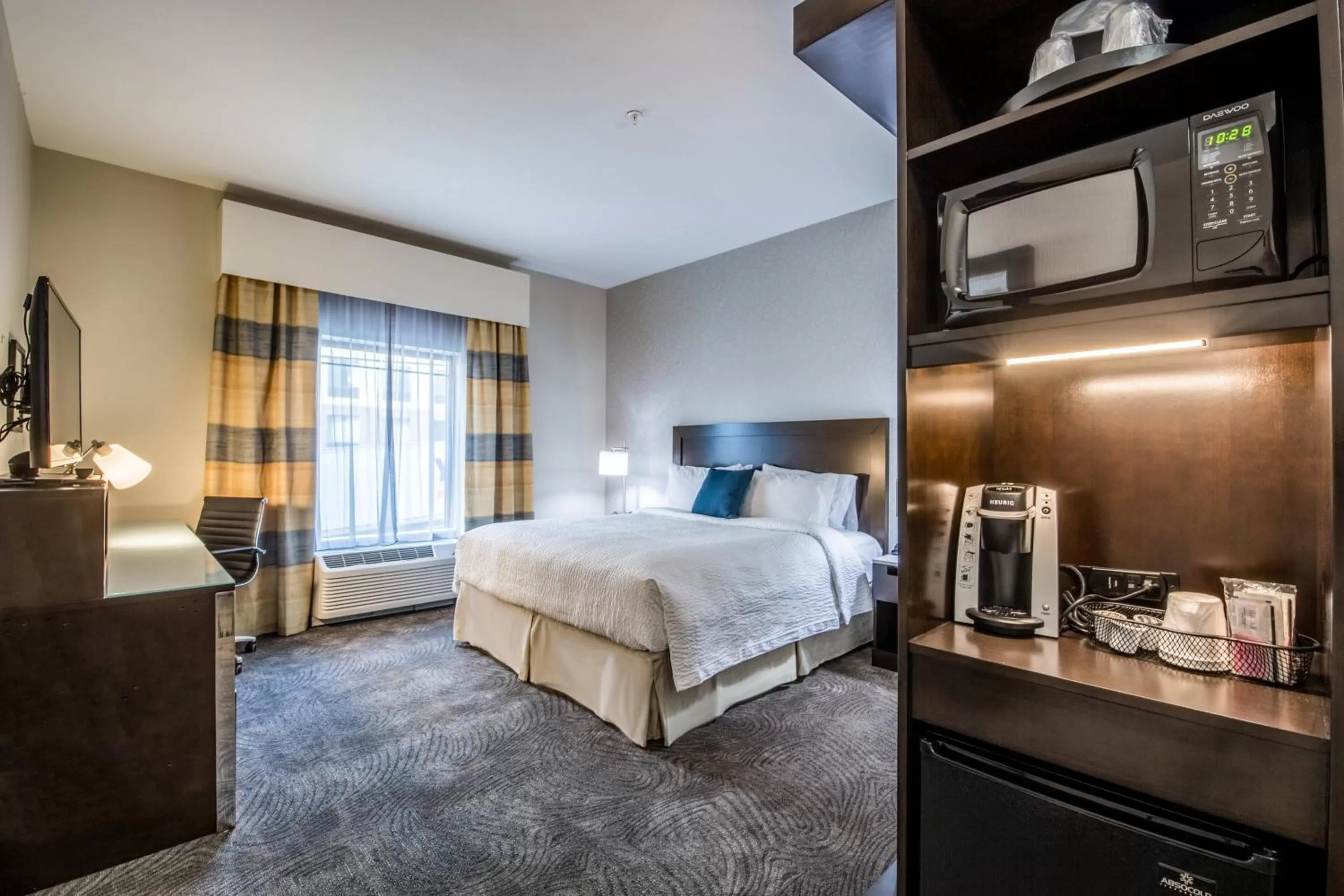 Photo of the whole room, Bed in Fairfield Inn & Suites by Marriott Denver Downtown