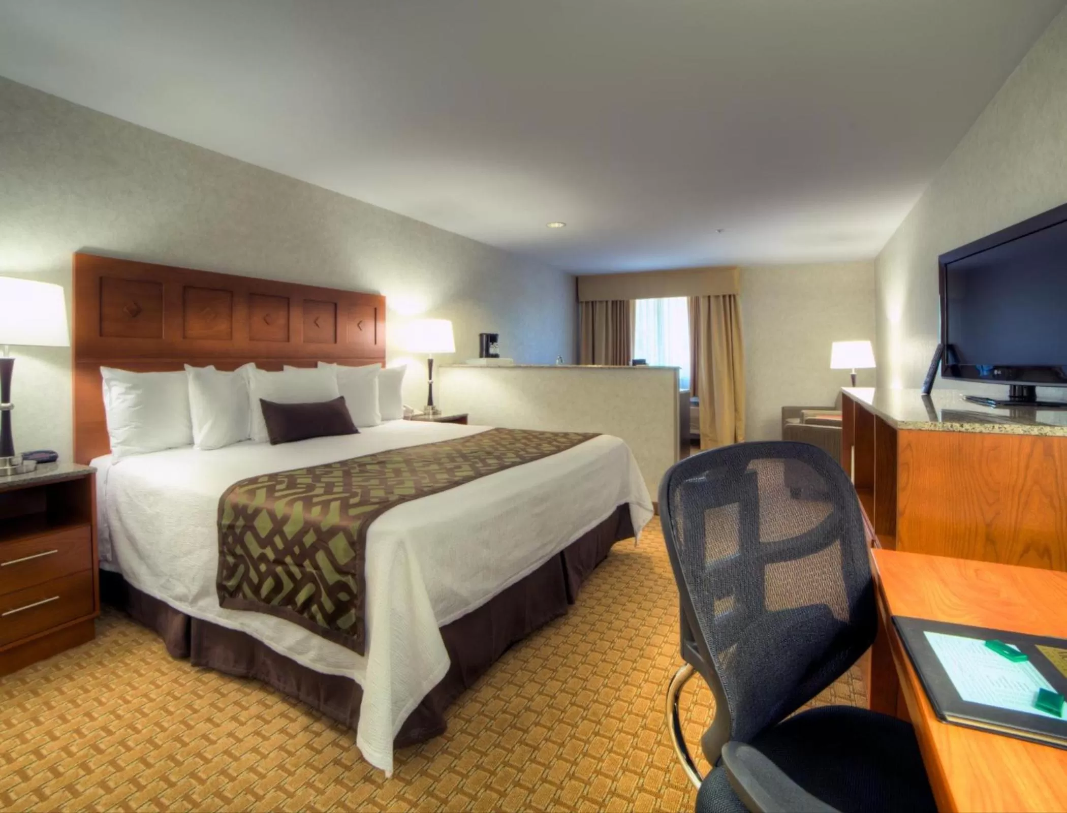 Photo of the whole room, Bed in Moab Valley Inn