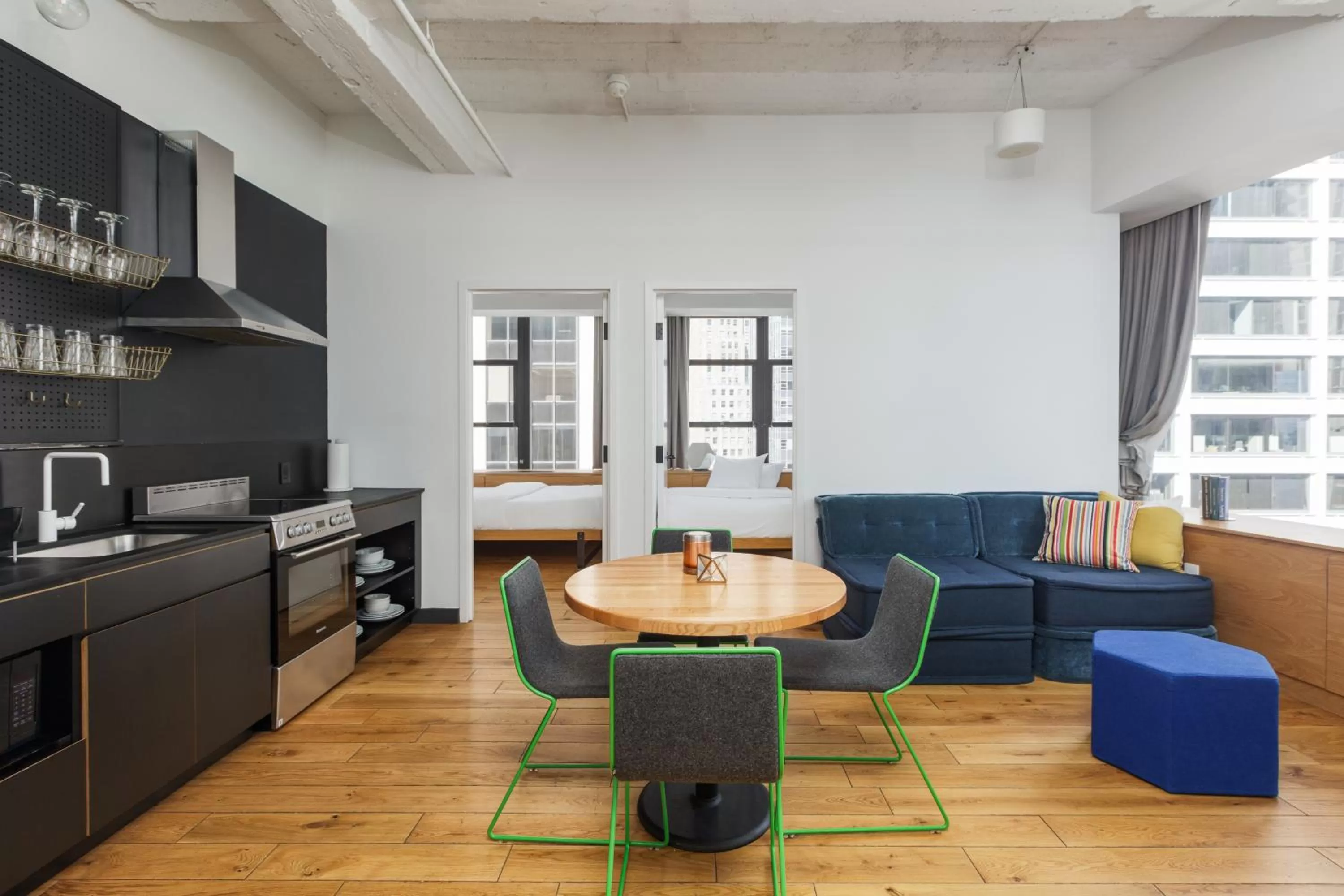 Kitchen or kitchenette in Placemakr Wall Street