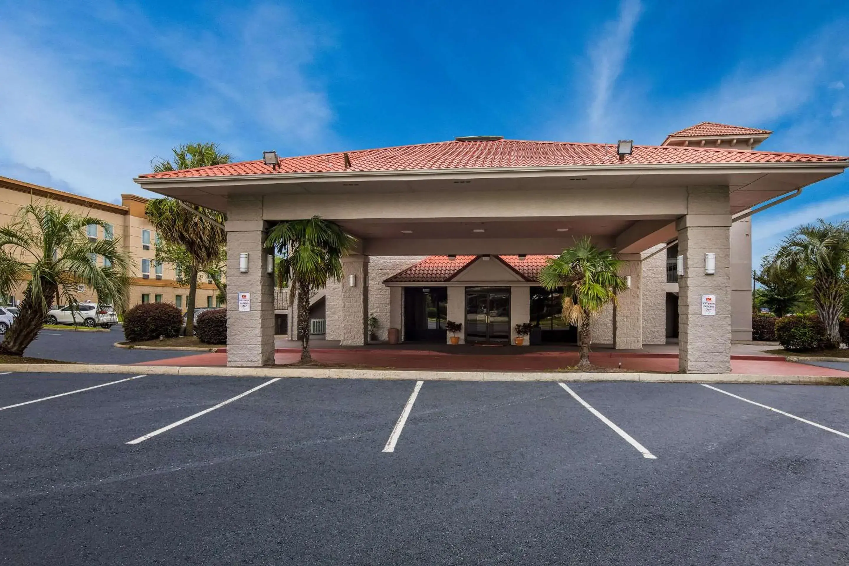 Property building in Econo Lodge