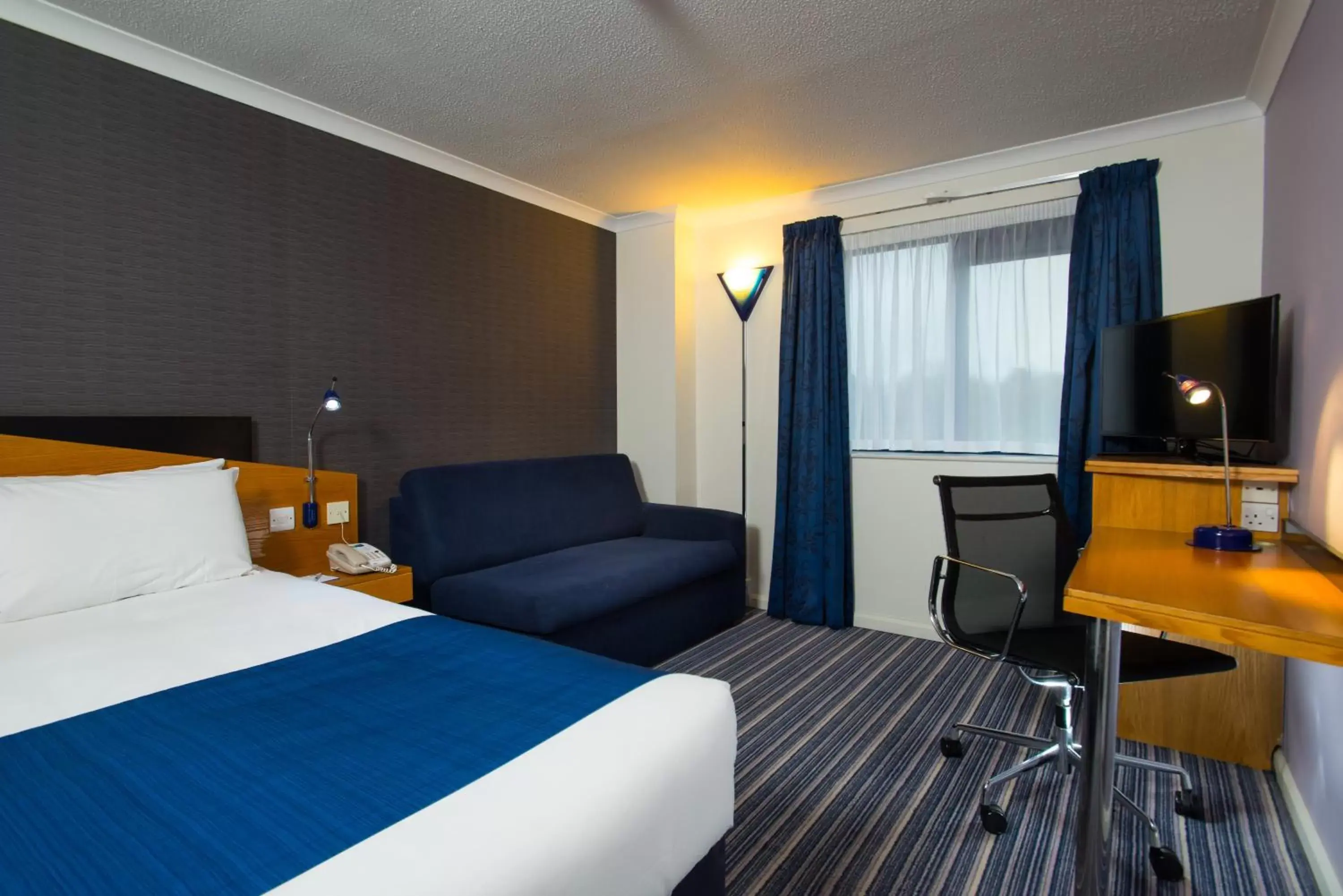 Photo of the whole room, Bed in Holiday Inn Express Stafford, an IHG Hotel
