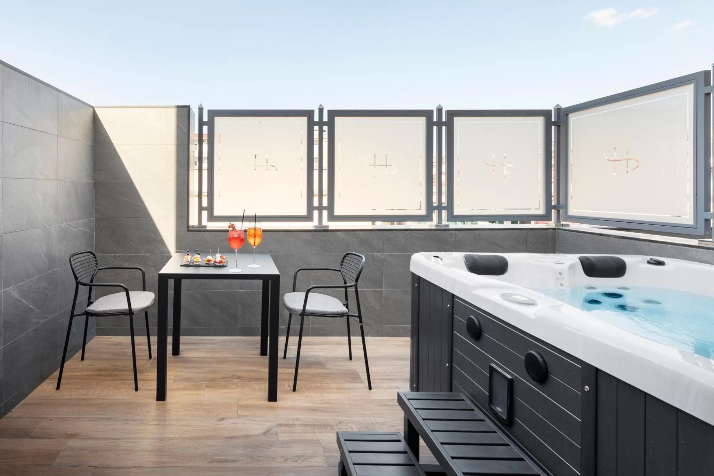 Hot Tub in LHP Napoli Palace & SPA