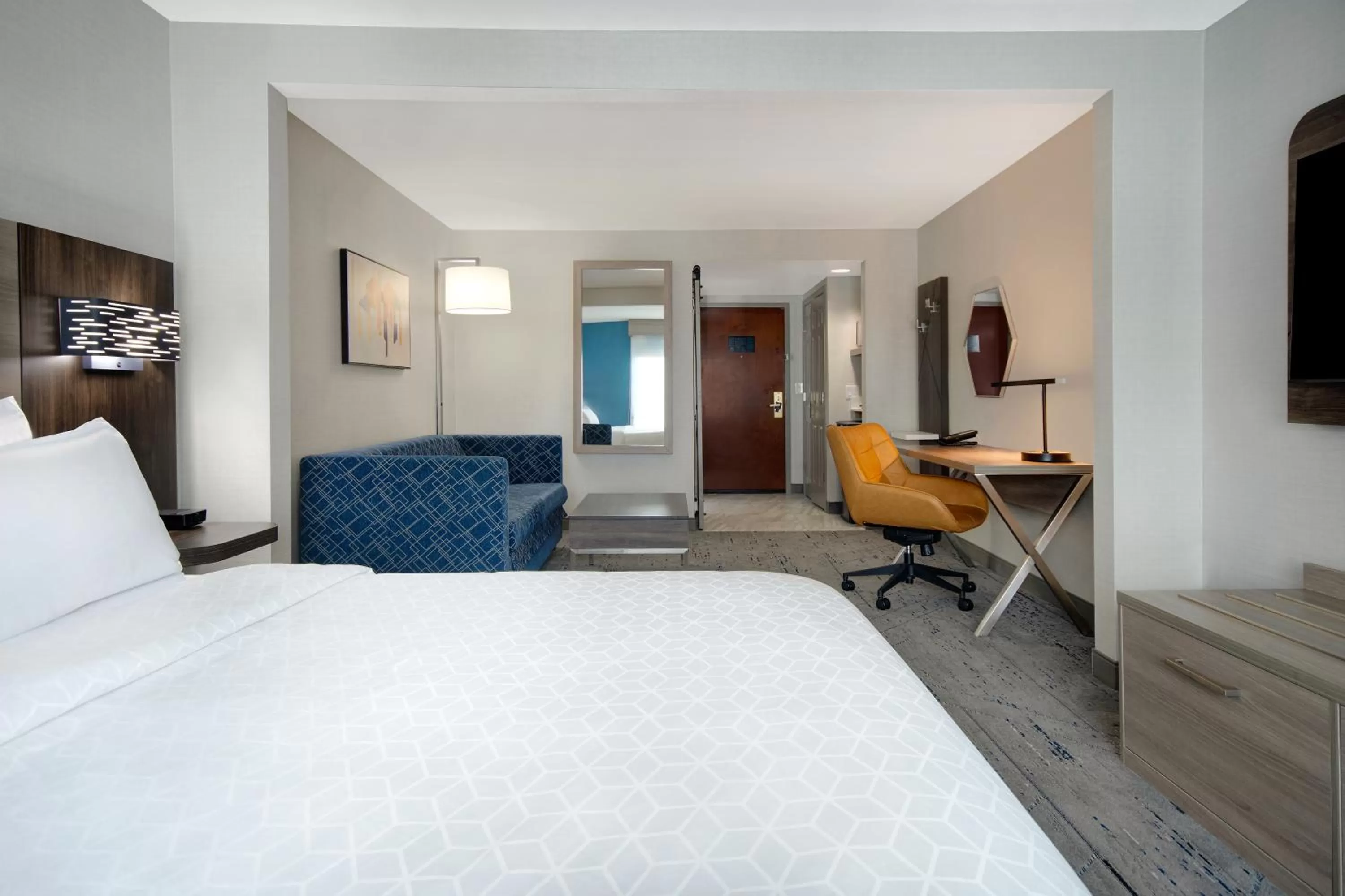 Living room, Bed in Holiday Inn Express Marietta - Atlanta Northwest by IHG