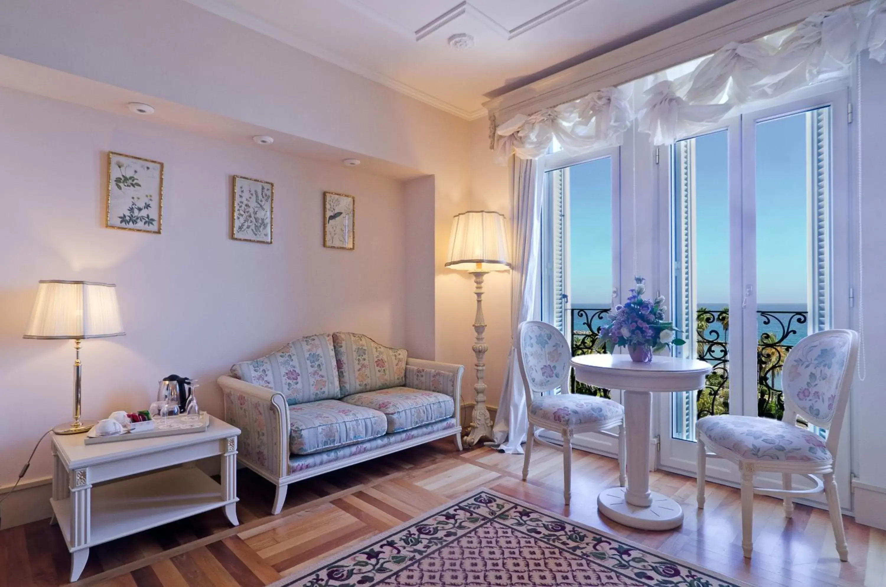 Coffee/tea facilities, Seating Area in Hotel De Paris Sanremo