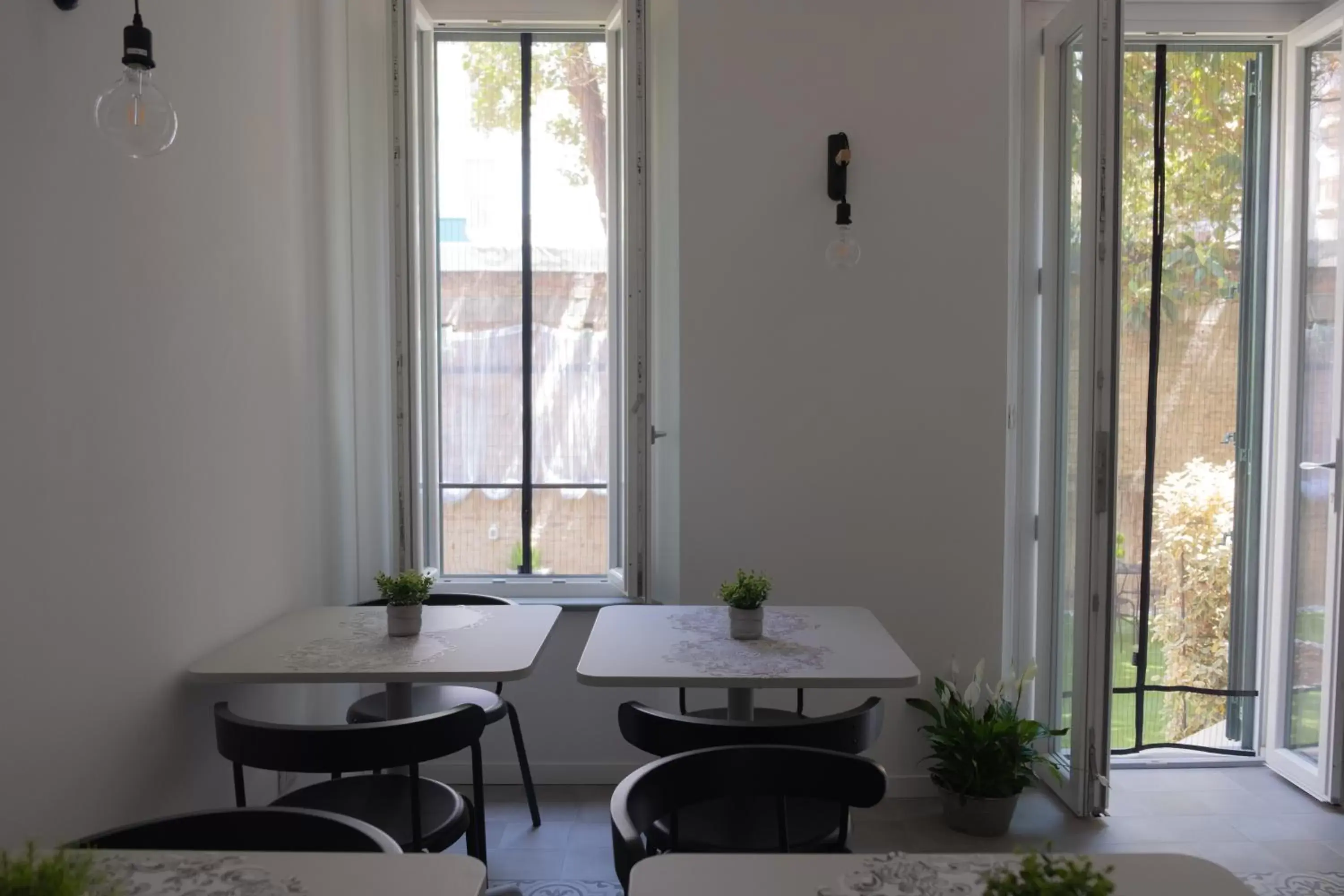 Communal kitchen, Dining Area in B&B Il Giardino di Anto