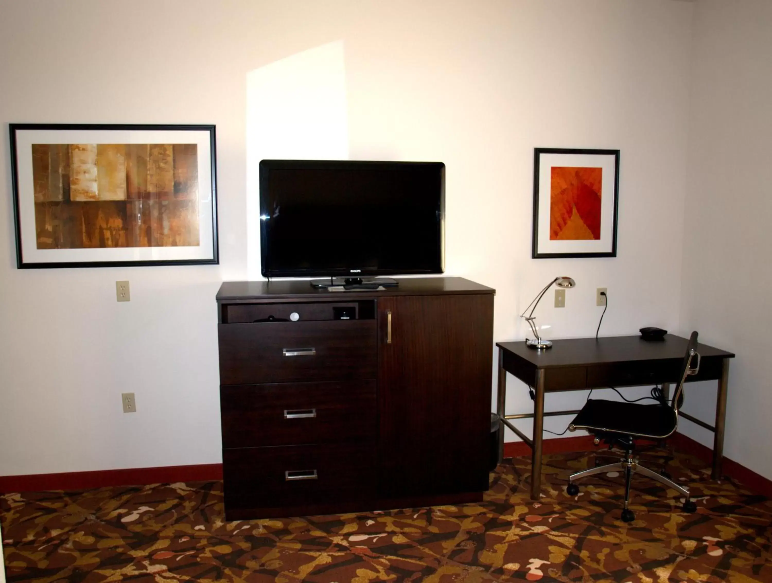 TV and multimedia, TV/Entertainment Center in Baymont by Wyndham Hobbs