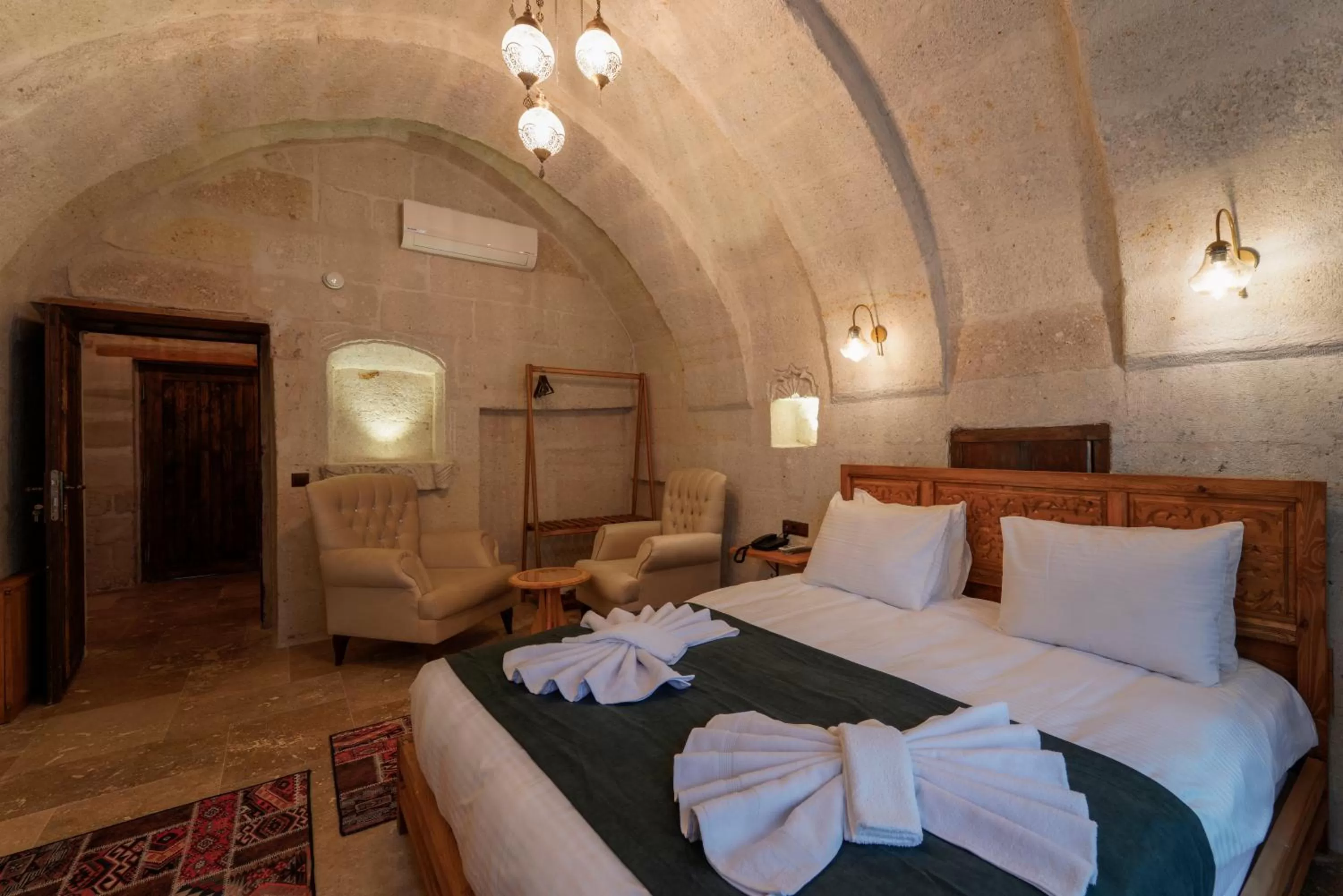 Seating area, Bed in Göreme Escape Cave
