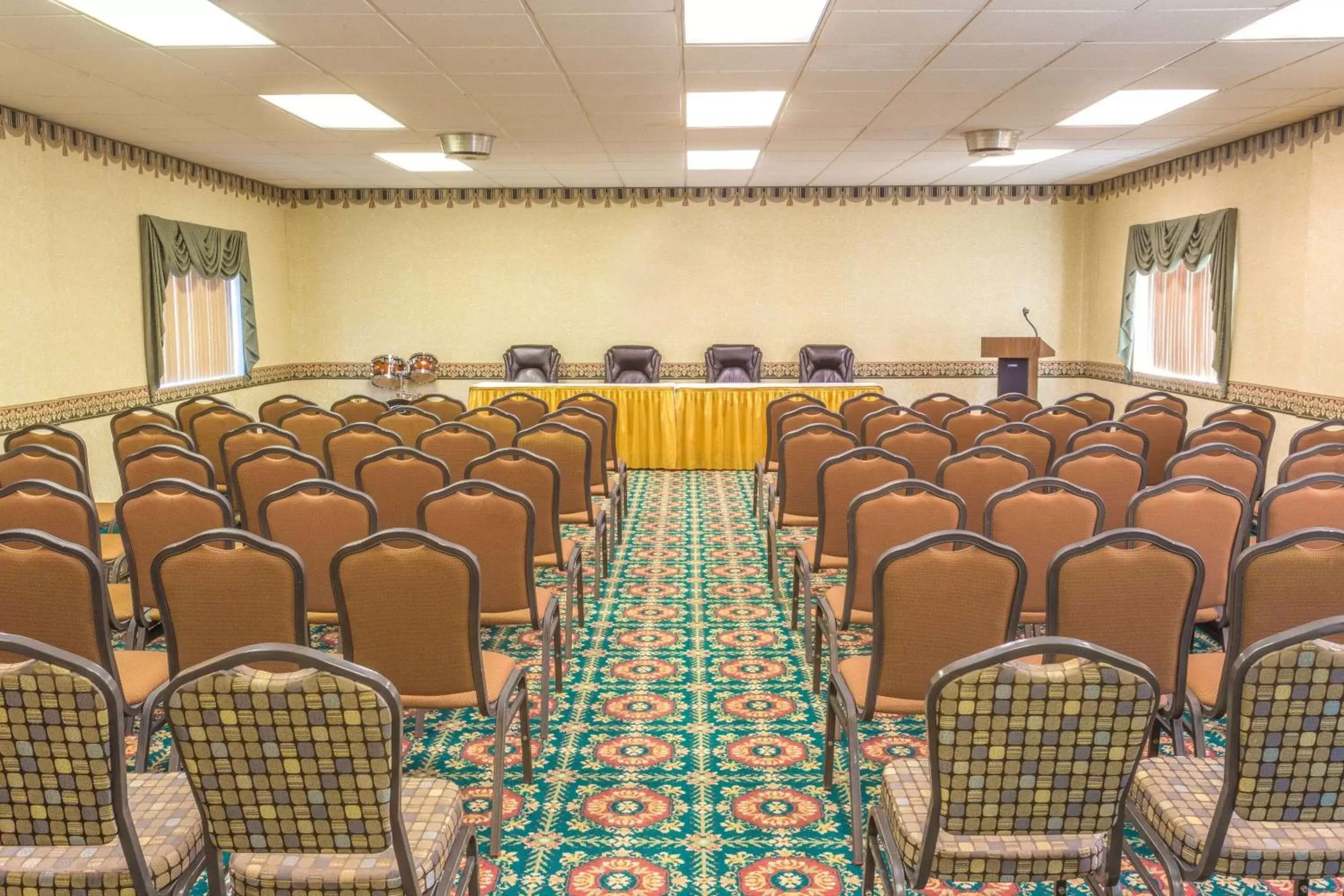 Meeting/conference room in Travelodge by Wyndham Silver Spring