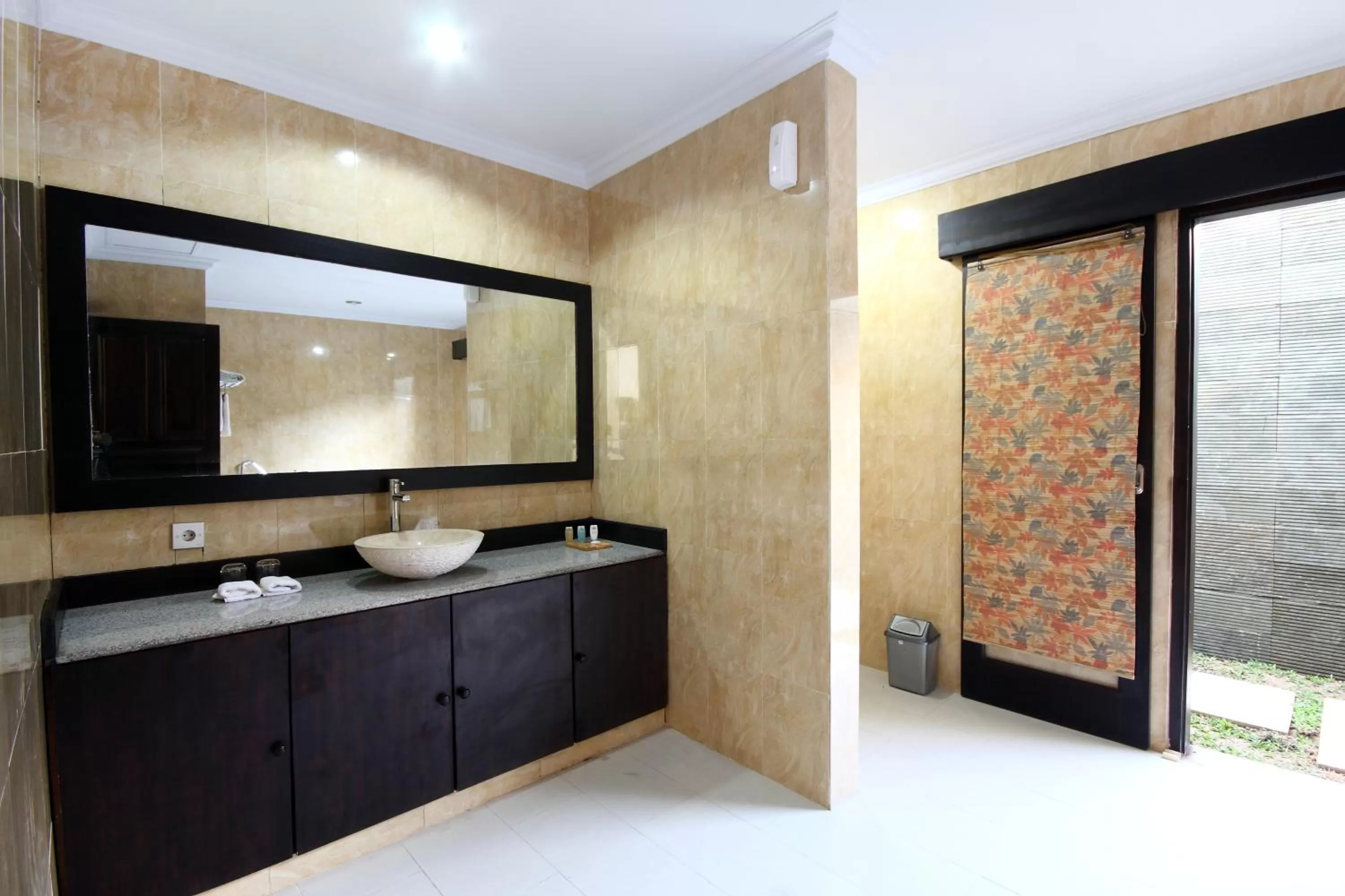 Bathroom in Puri Saron Hotel Baruna Beach Lovina