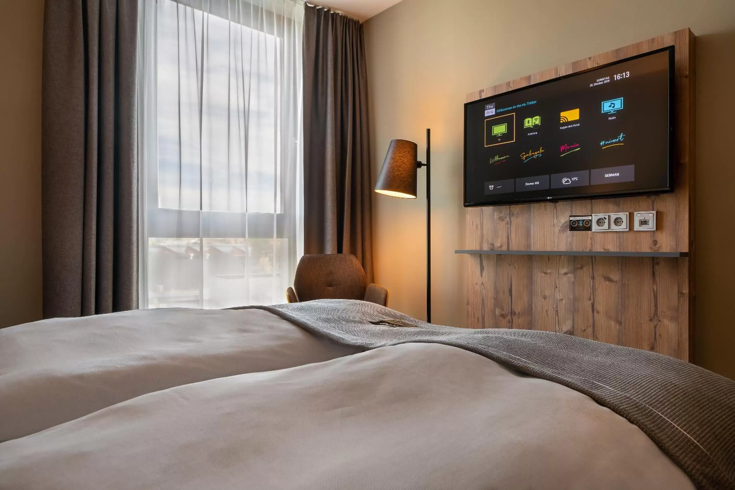 TV and multimedia, Bed in Holiday Inn - the niu, Timber Esslingen by IHG TV and multimedia, Bed in Holiday Inn - the niu, Timber Esslingen by IHG