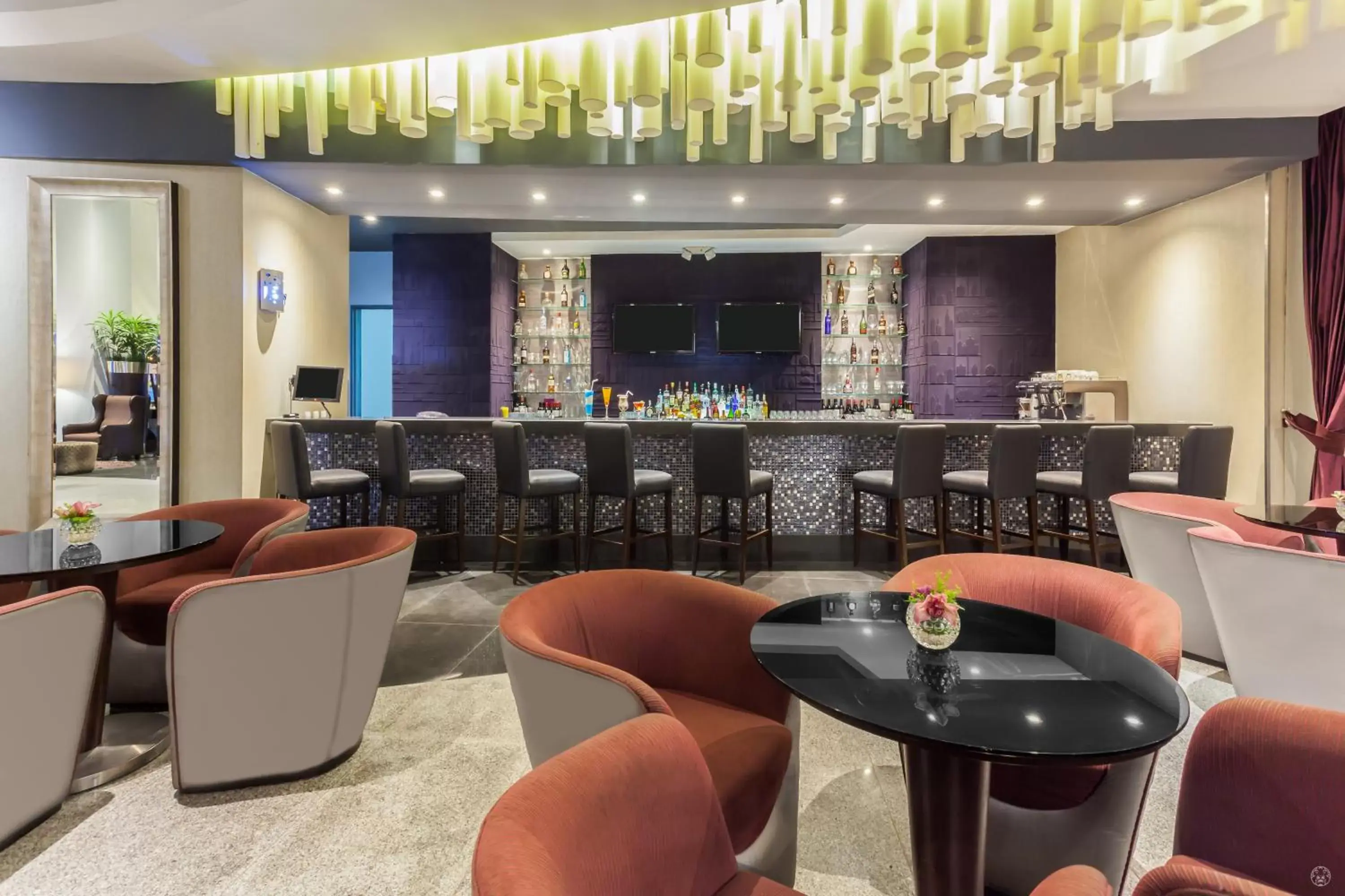 Lounge or bar in Wyndham Guayaquil, Puerto Santa Ana