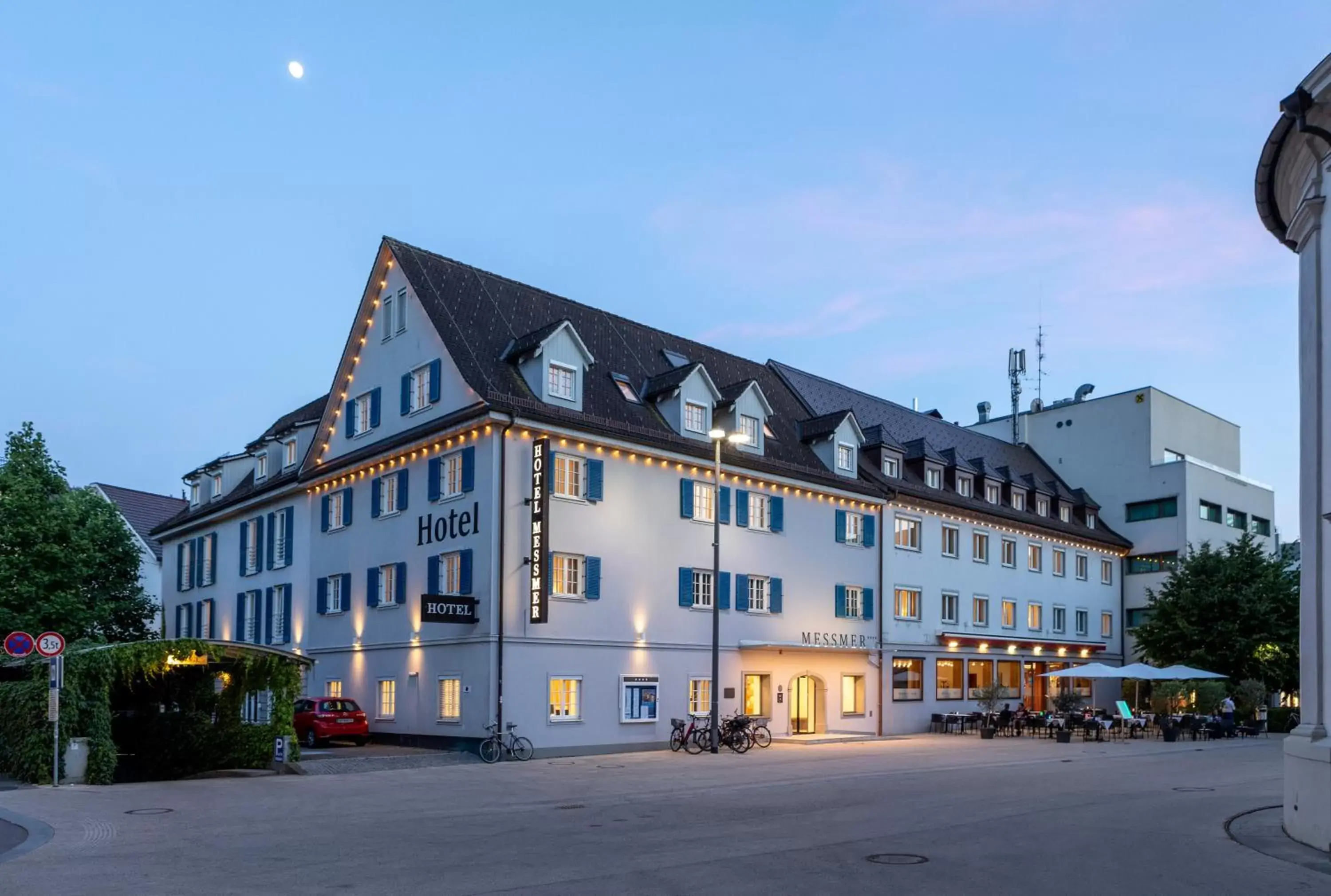 Property building in Hotel Messmer