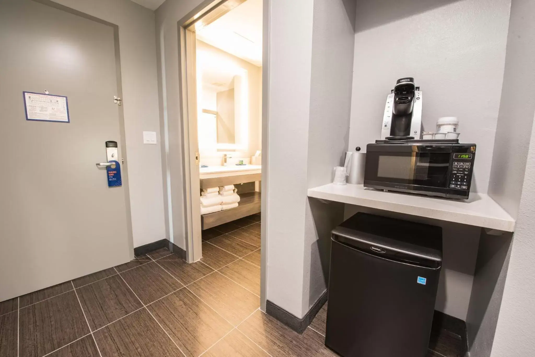 Photo of the whole room, Kitchen/Kitchenette in Holiday Inn Express & Suites Houston - Hobby Airport Area, an IHG Hotel